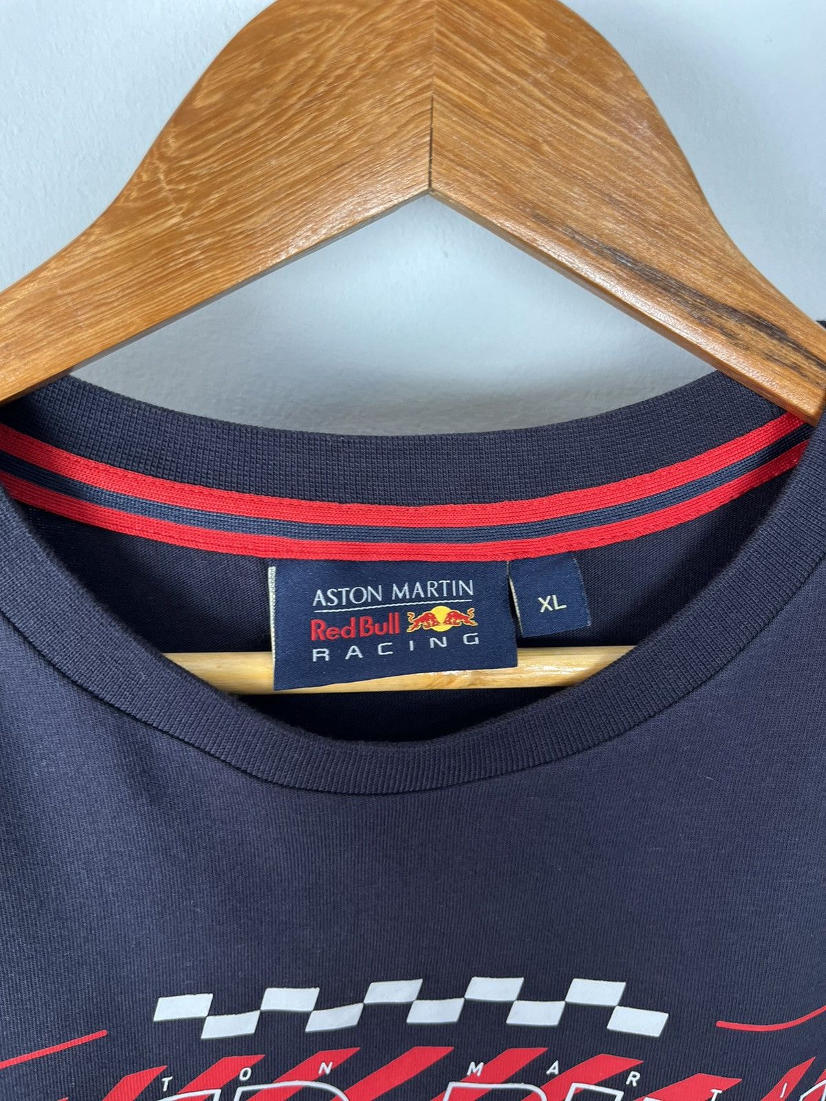 Formula 1 Aston Martin Red Bull Racing Team F1 Formula Uno Tee Shirt Size US XL / EU 56 / 4 - 8 Thumbnail