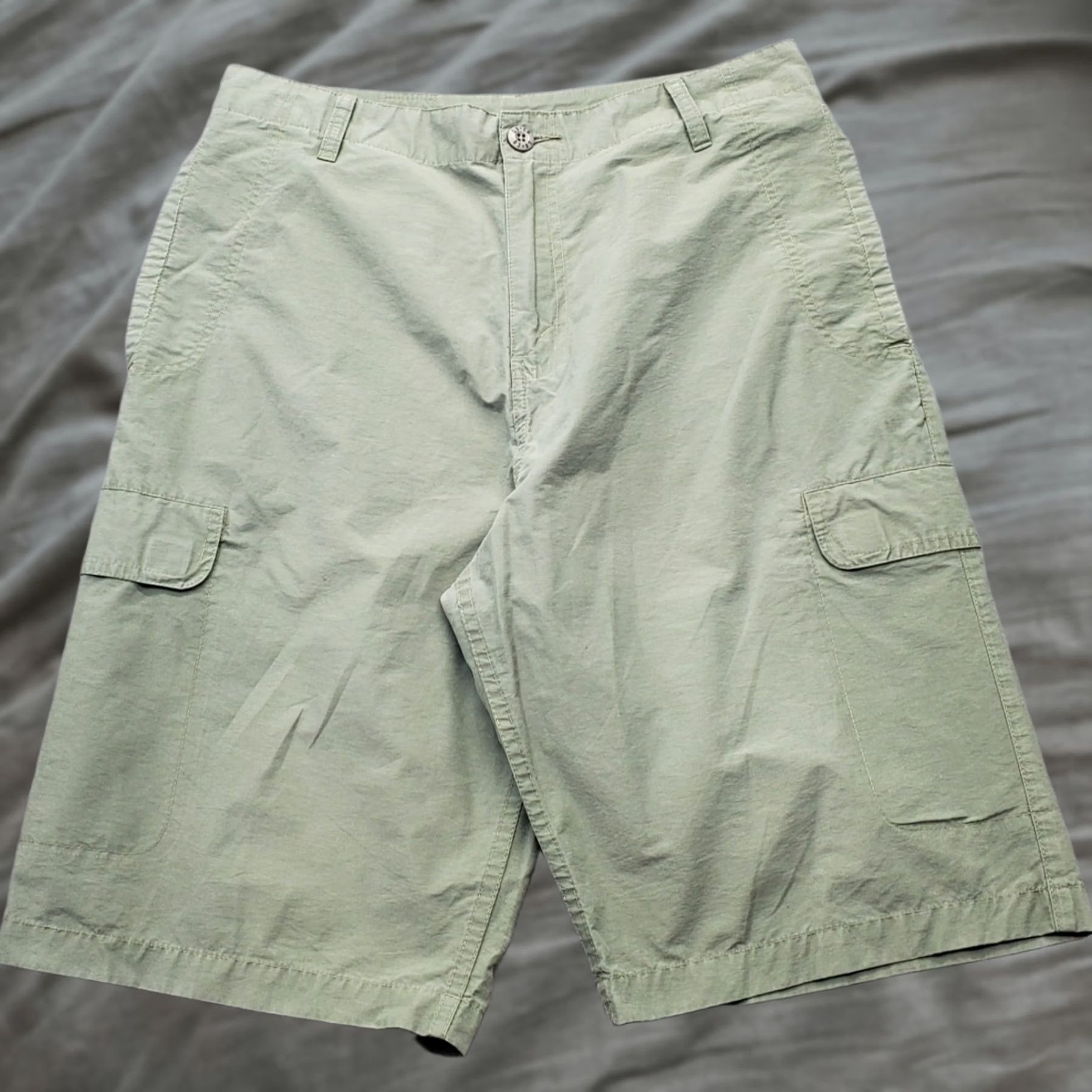 Levi's Levi's Cargo Shorts Mens 31 Green Flat Front Utility Pocket Hiking Outdoor Apparel Shirt? Size US 31 - 1 Thumbnail