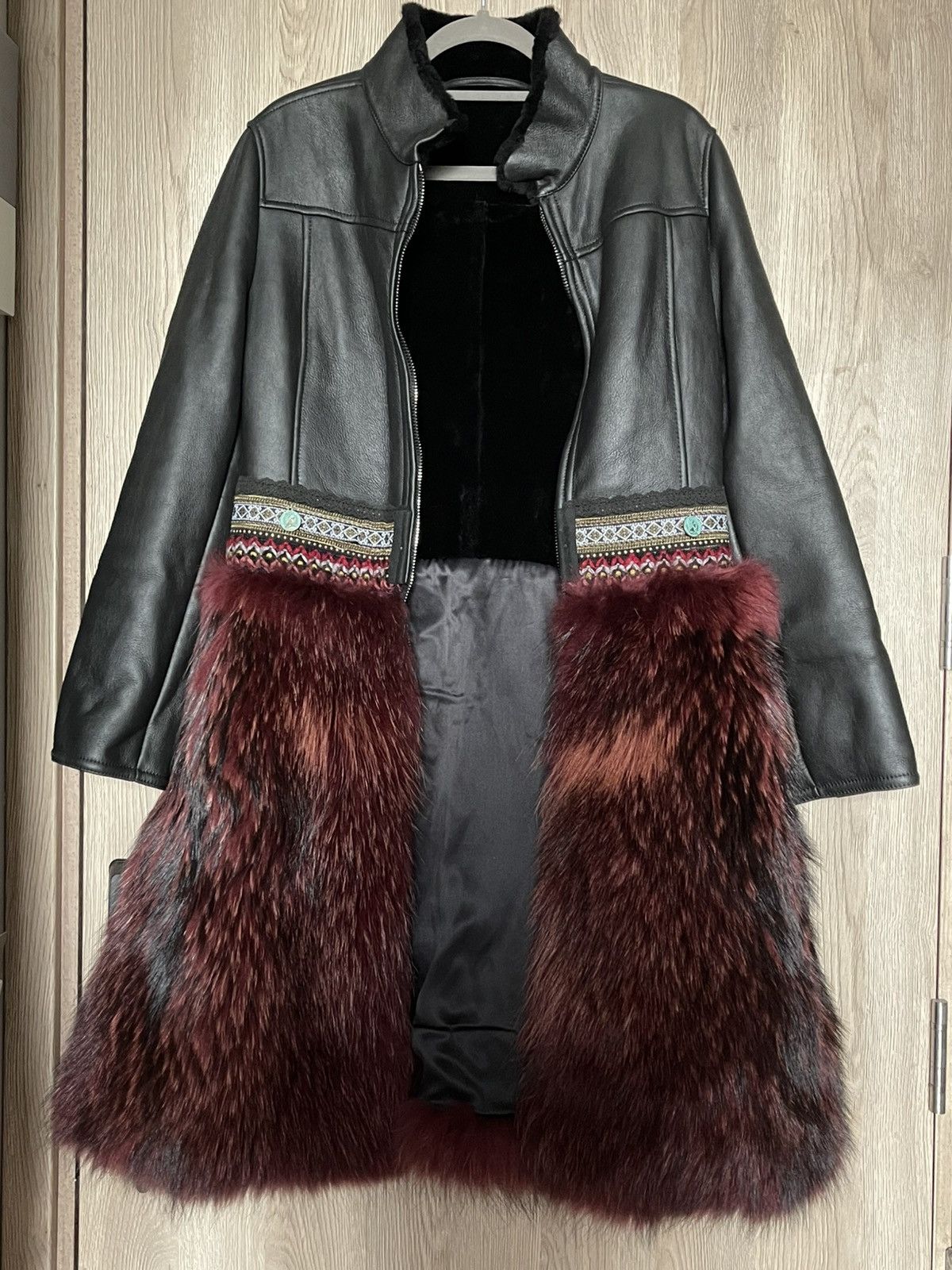 Vintage Unique sheepskin, design inspired by Kazakhstan. Size M / US 6-8 / IT 42-44 - 1 Thumbnail