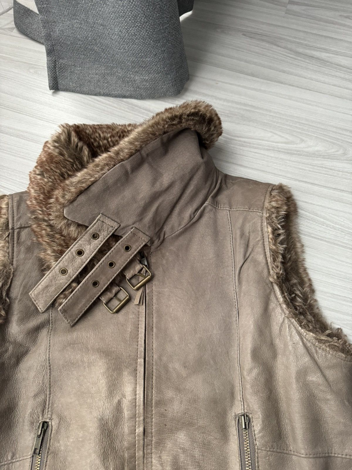 Japanese Brand × Vintage Vintage Leather Fur Bondage Vest Size L / US 10 / IT 46 - 7 Thumbnail