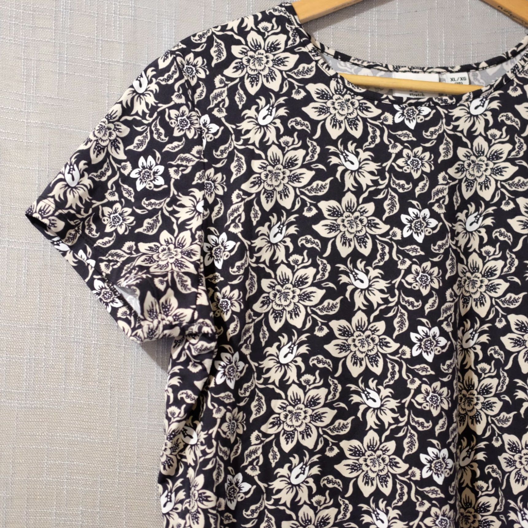 Vintage VINTAGE Covington T-Shirt Floral Short Sleeve Crew Neck Black/White Womens XL #A16-17 Size XL / US 12-14 / IT 48-50 - 2 Thumbnail