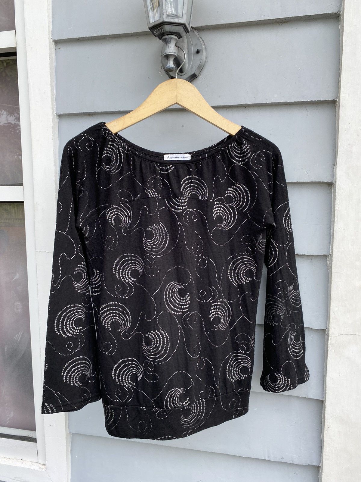 Japanese Brand Alphabet Club Longsleeve with Abstract Dot Swirl Pattern Size ONE SIZE - 1 Thumbnail