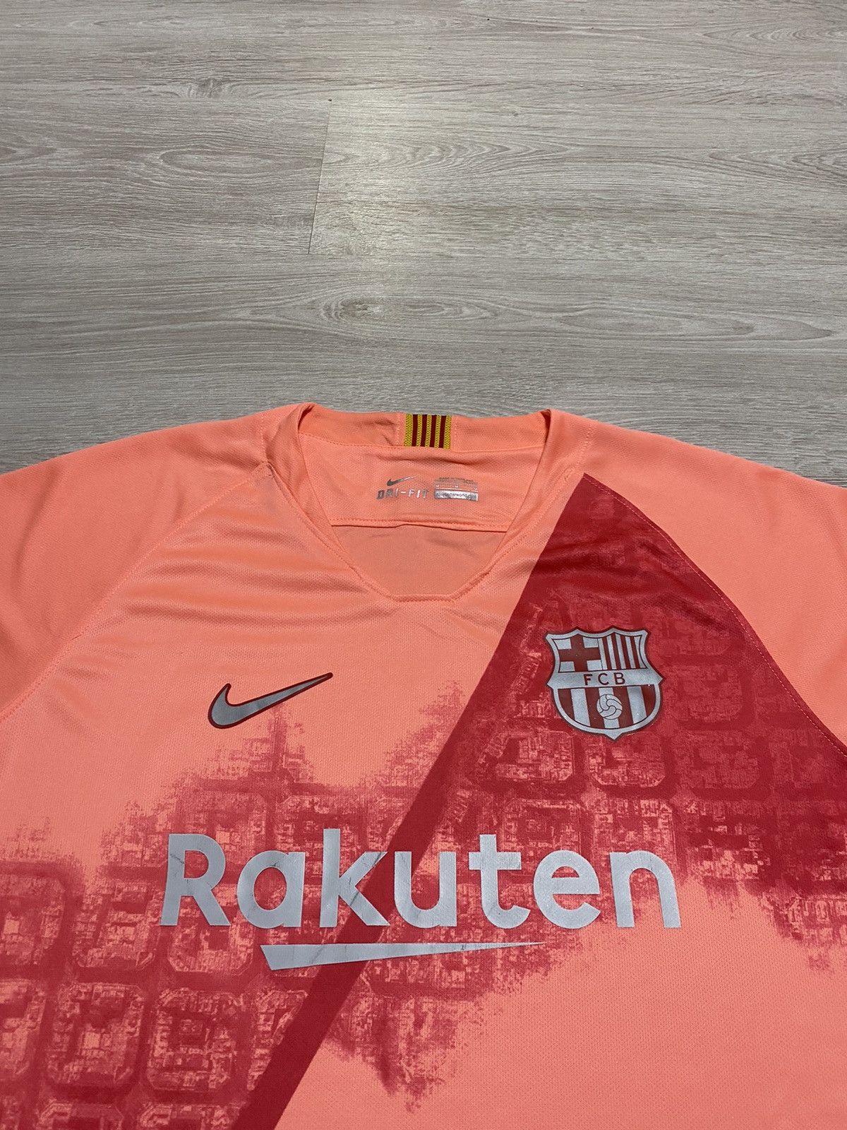 Nike BARCELONA 2018 2019 NIKE RARE FOOTBALL SHIRT SOCCER JERSEY Size US L / EU 52-54 / 3 - 2 Thumbnail