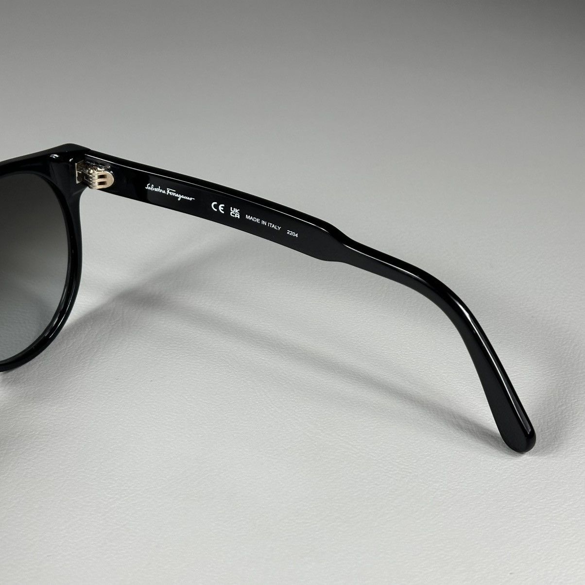 Salvatore Ferragamo Salvatore Ferragamo SF1068S Grey Gradient Round Sunglasses Size ONE SIZE - 5 Thumbnail