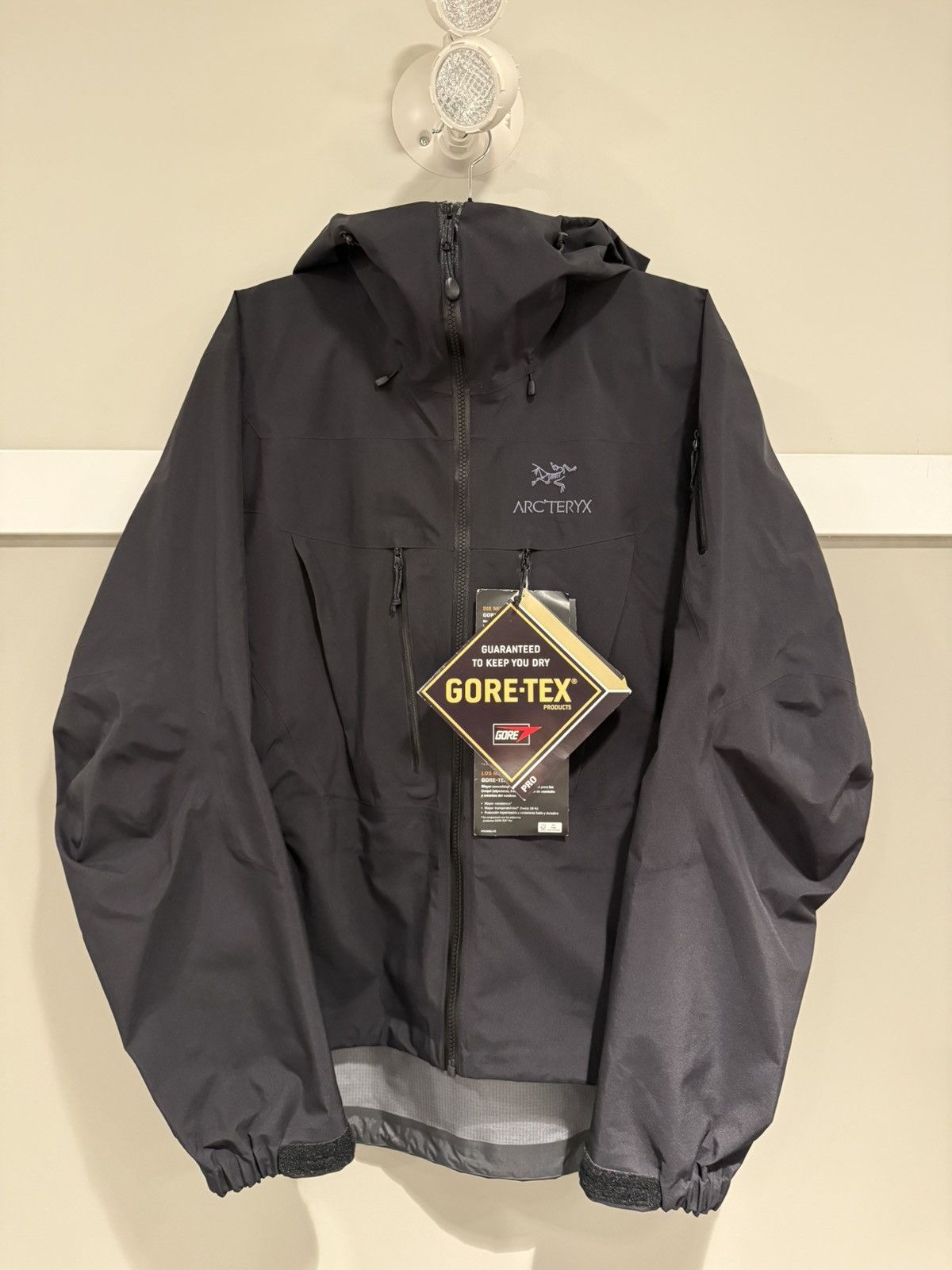 Arc'teryx Arc’teryx Alpha SV Black M NWT Canada Made GoreTex Jacket Size US M / EU 48-50 / 2 - 1 Thumbnail