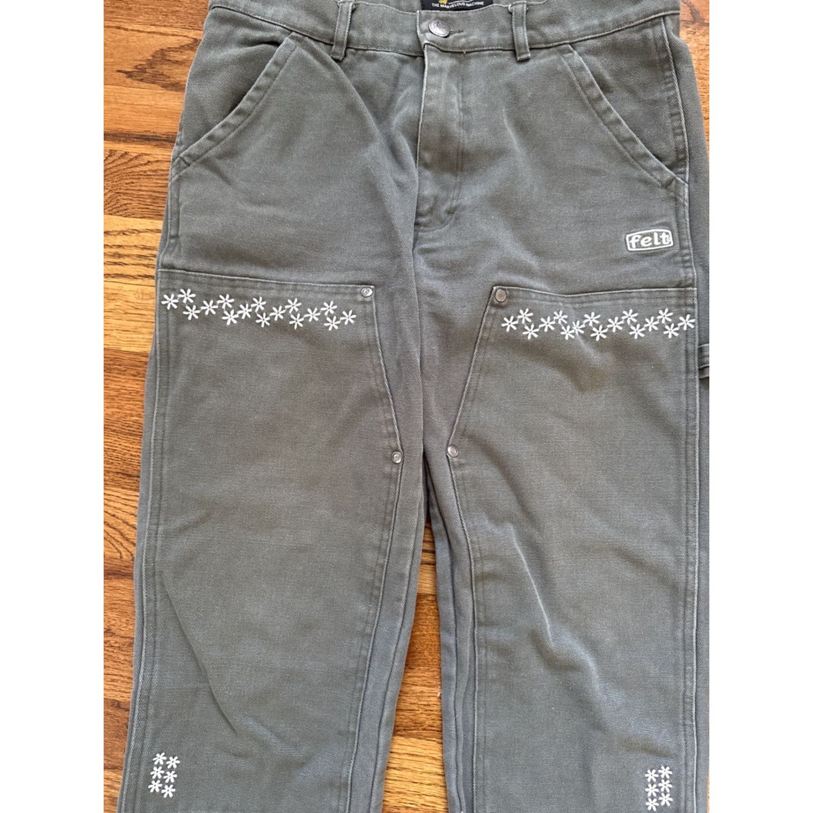 FELT FELT Carpenter Pants Flower Floral Embroidery S C22 Green KHAKIS Men 30 Regular Pre-ownedGood USPS Ground Advantage Size US 30 / EU 46 - 3 Thumbnail