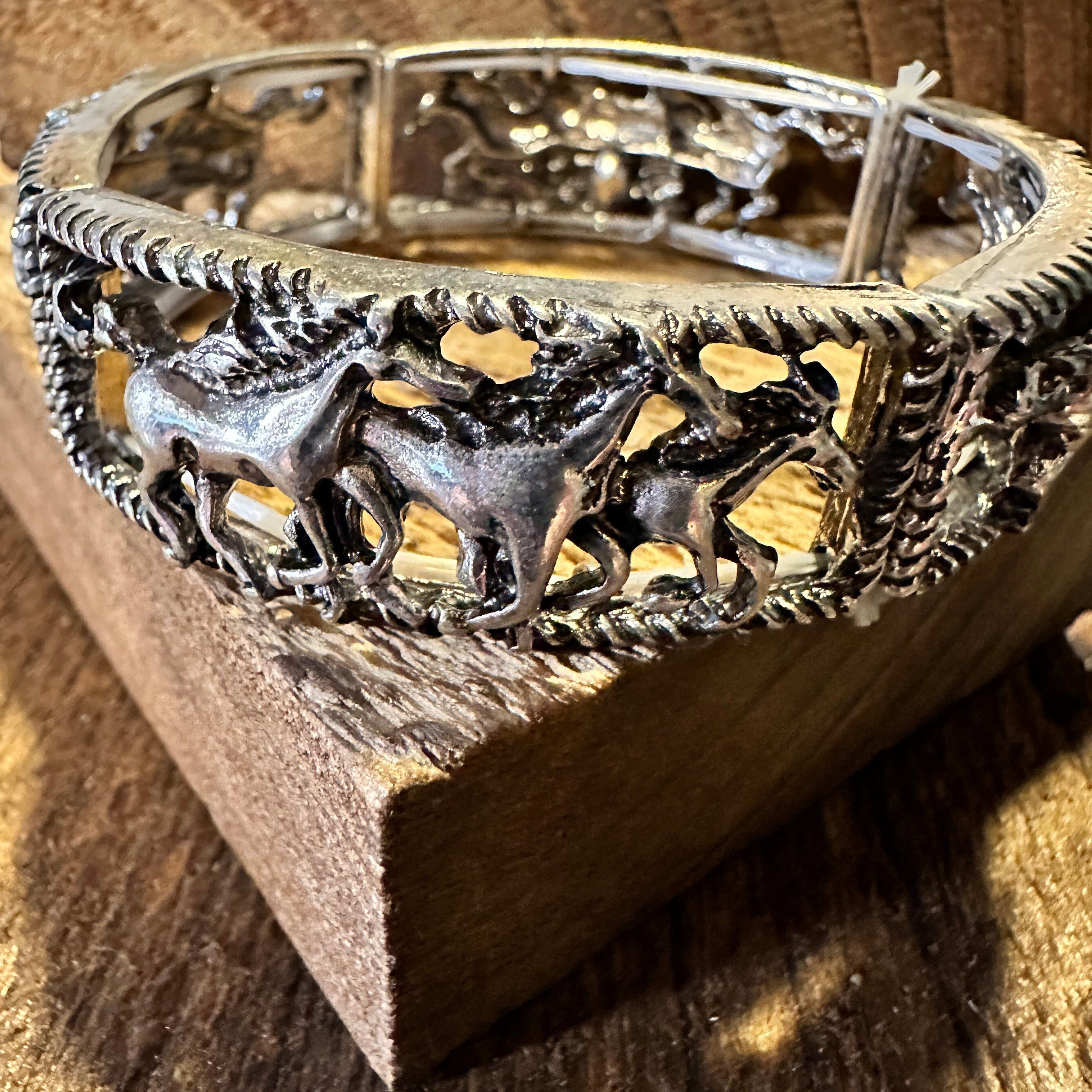 Other Boho Vintage Chic Southwestern Equestrian Horse Elastic Cuff Size ONE SIZE - 1 Thumbnail