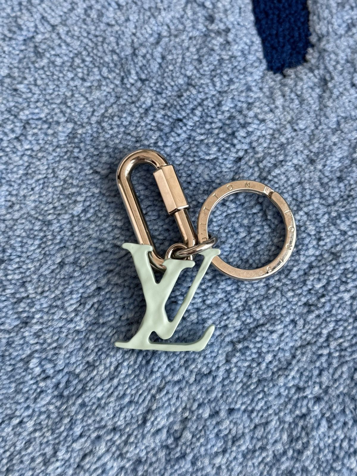 LOUIS VUITTON Virgil Abloh期 モノグラム キーリング Louis Vuitton Louis Vuitton x Virgil Abloh Store Display Statue