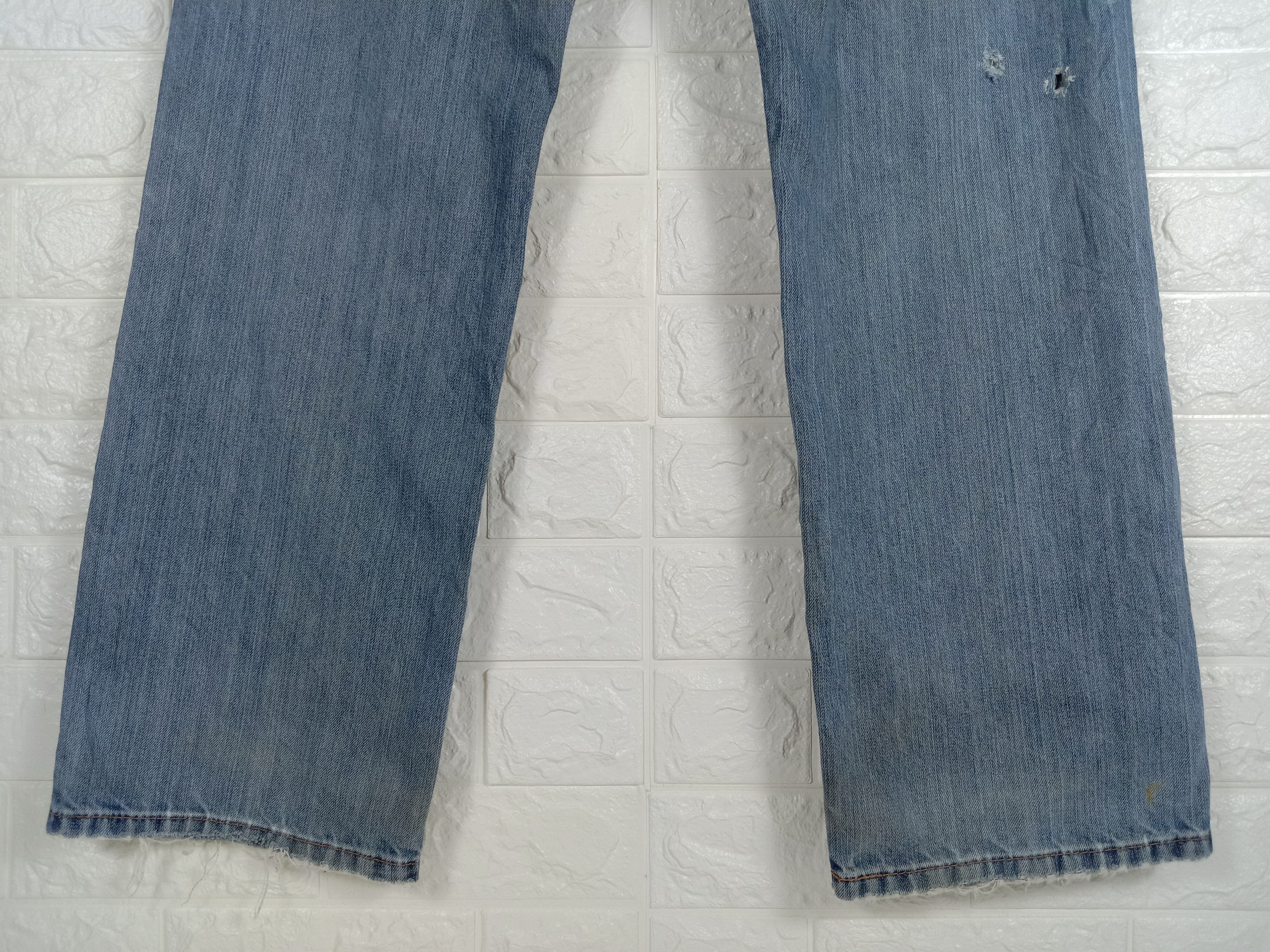 Levi's Vintage Levi’s 559 Jeans Faded Blue Distressed Denim Size US 37 - 7 Thumbnail