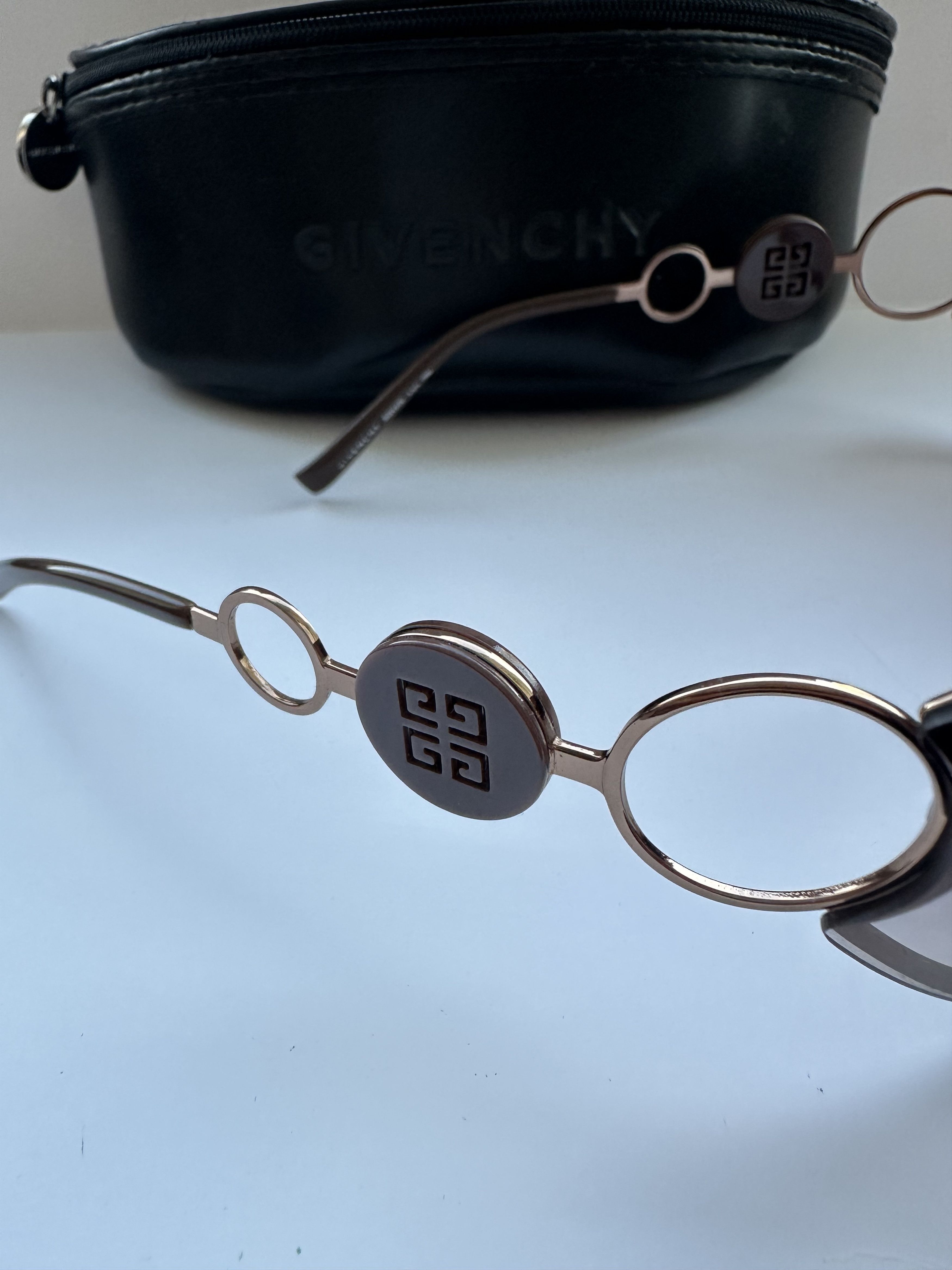 Givenchy Givenchy Sunglasses Futuristic Form SGV220 Vintage Size ONE SIZE - 8 Thumbnail