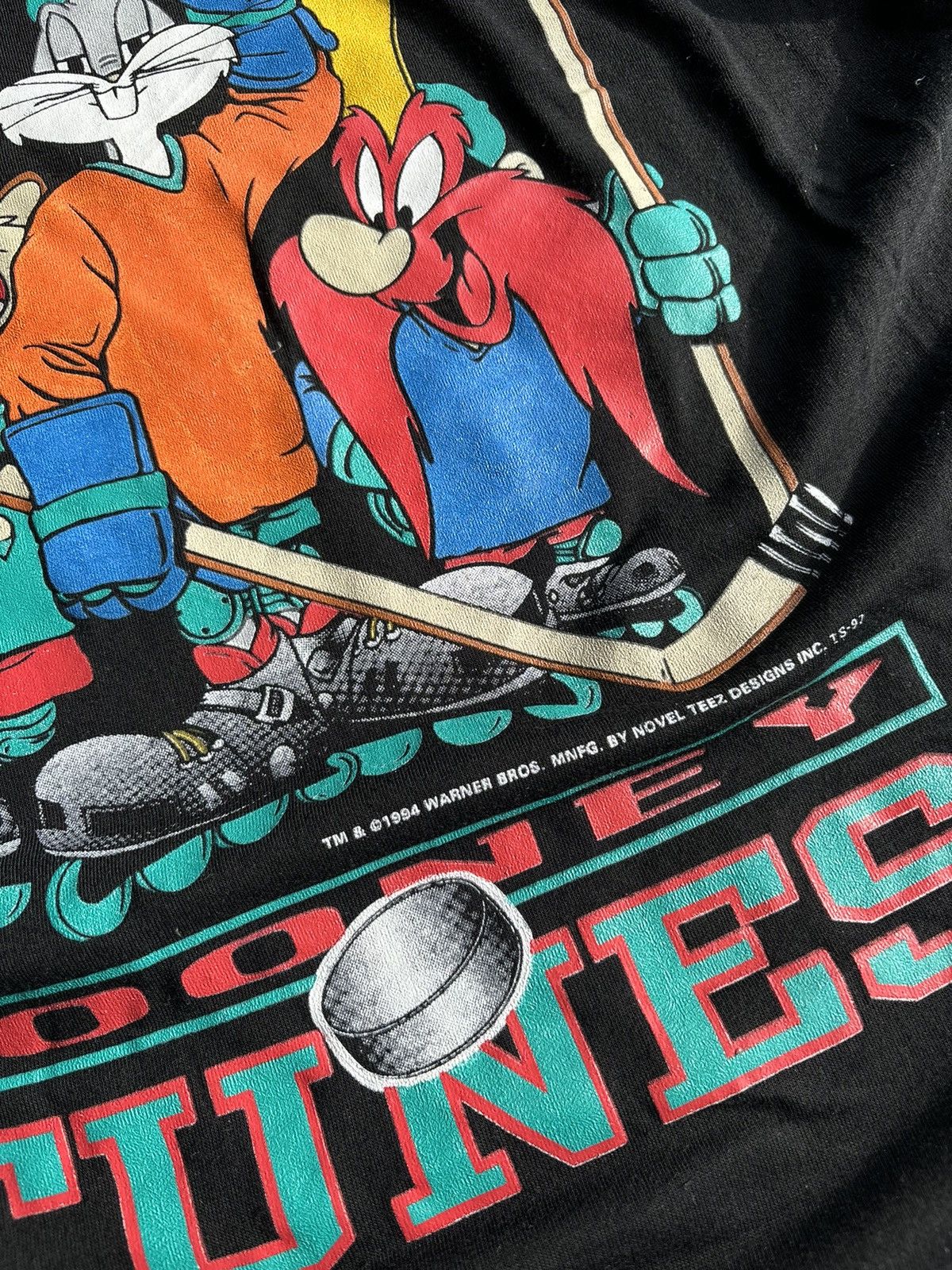 Vintage Crazy Looney Tunes Boxy Hockey Faded Black Novel Tee Shirt Size US XL / EU 56 / 4 - 3 Thumbnail