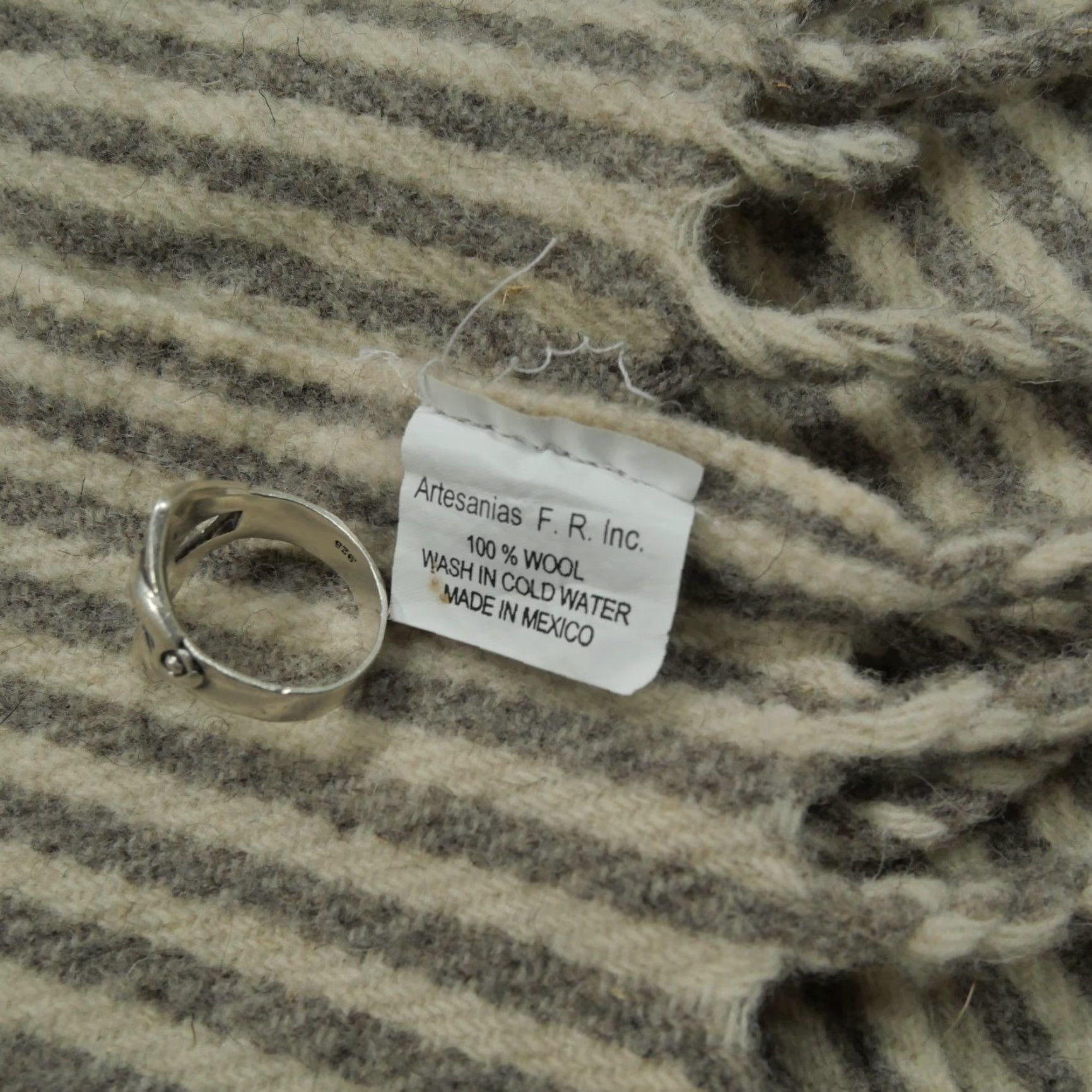 Vintage Artesanias Poncho Womens Adult Grey Tan Built In Scarf Wool Made In Mexico FR Size ONE SIZE - 6 Thumbnail