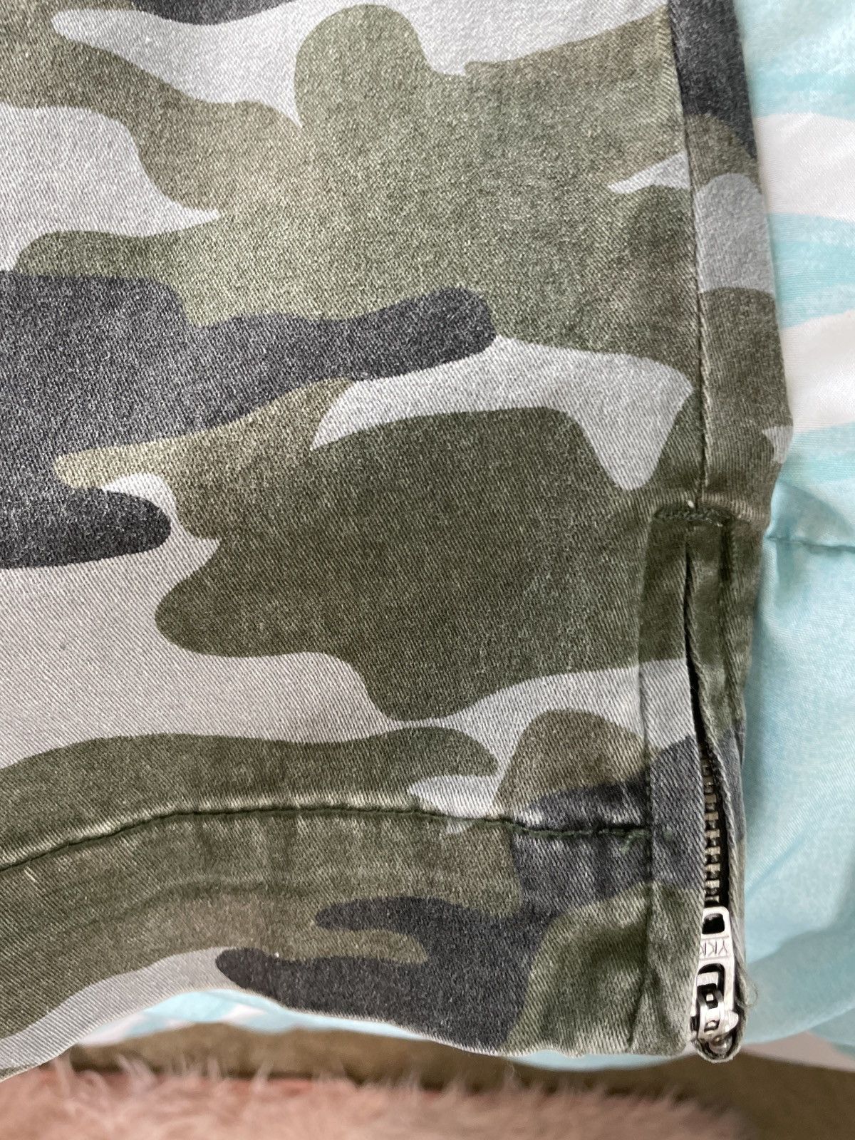 Other Kut Distressed Camo Pants w Zipper Leg Opening Size 28" / US 6 / IT 42 - 4 Thumbnail