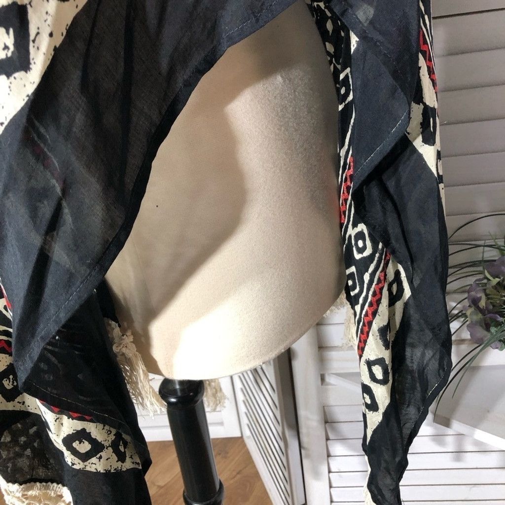 Vintage Poncho Shawl Boho Fringe Triangular 100% Rayon Black/Cream Size ONE SIZE - 6 Thumbnail