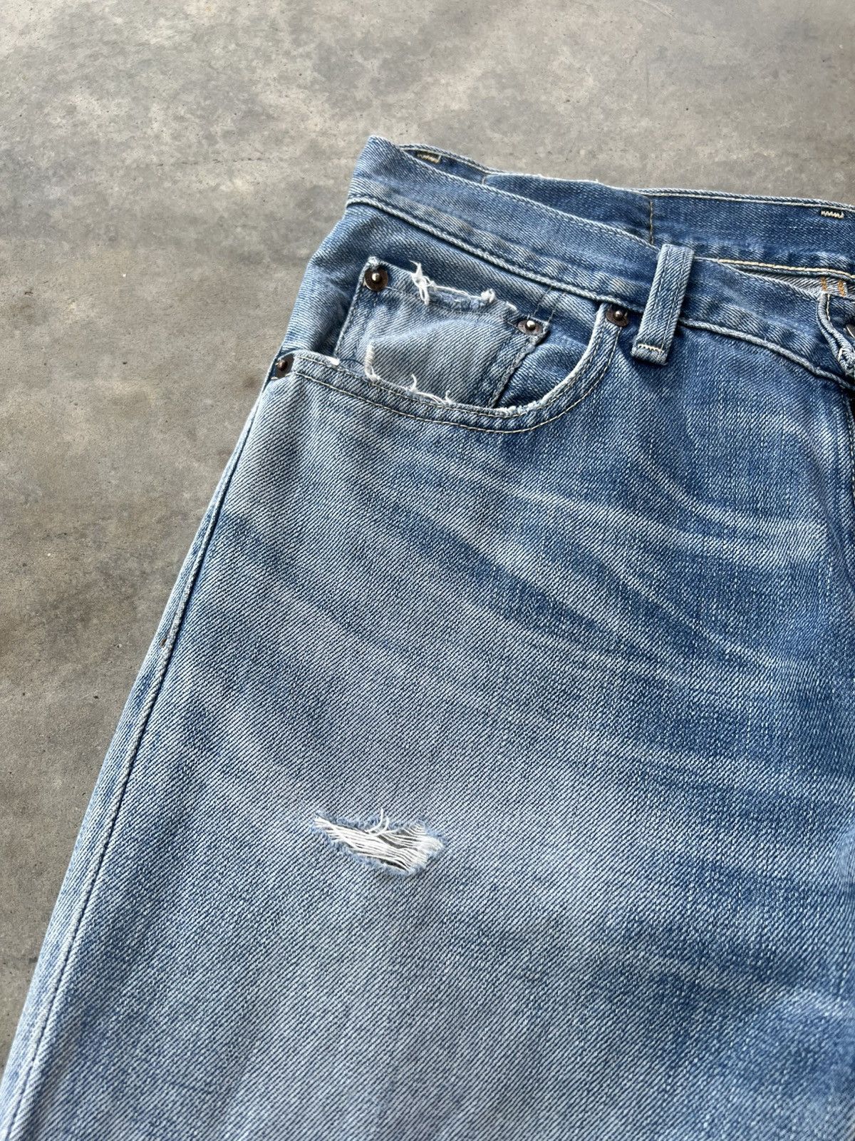 Levi's Vintage Levis 502 Blue Faded Distressed Jean Size US 31 - 7 Thumbnail