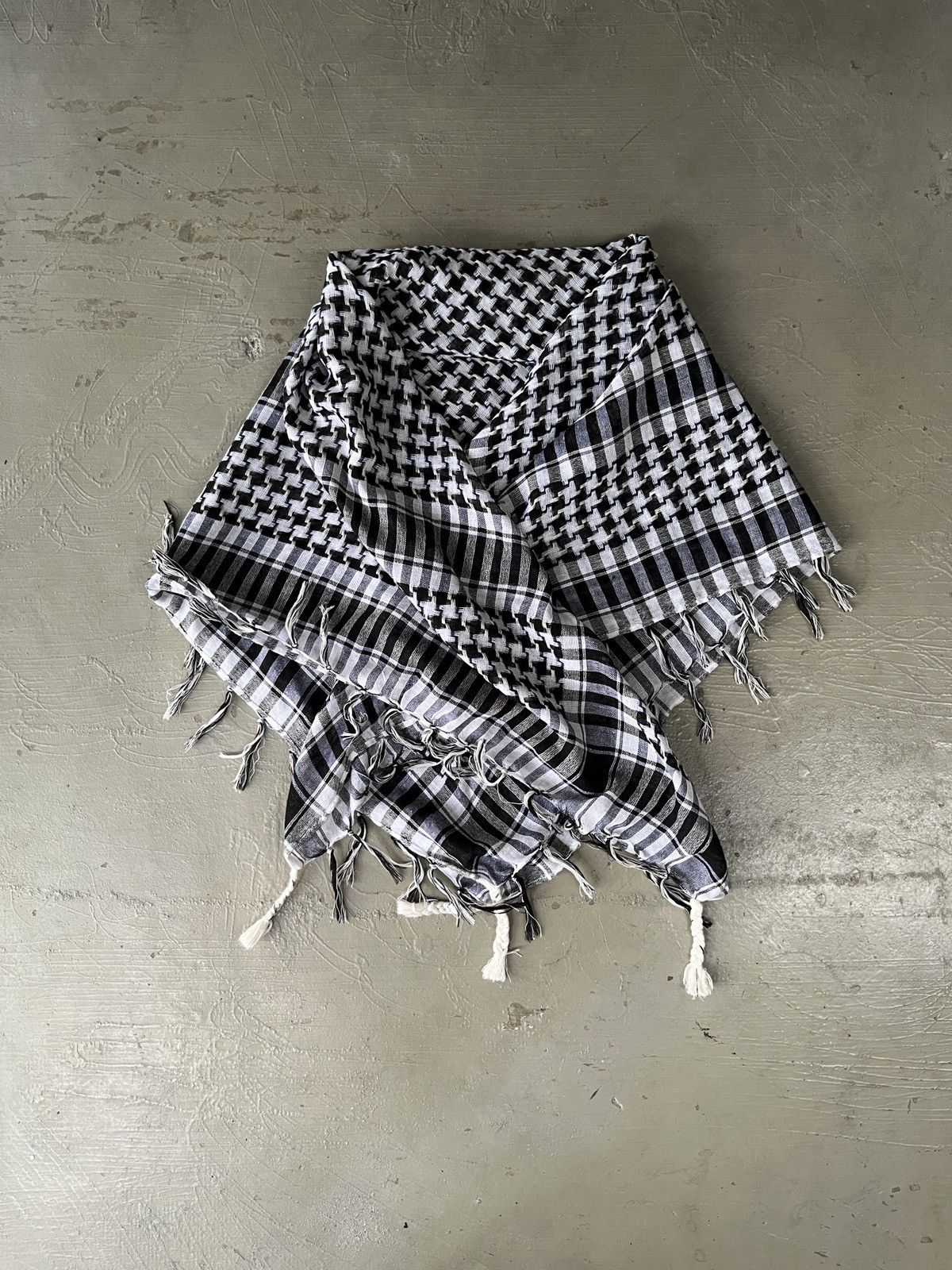 KMRii Japan Keffiyeh Inspired by Raf Simons Riot Keffiyeh Scarf Size ONE SIZE - 3 Thumbnail