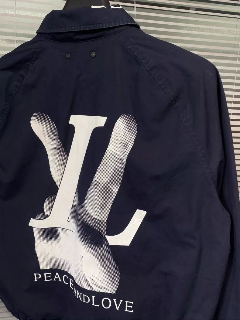 Louis Vuitton LOUIS VUITTON Victory gesture logo neckline monogram print Size US M / EU 48-50 / 2 - 3 Thumbnail