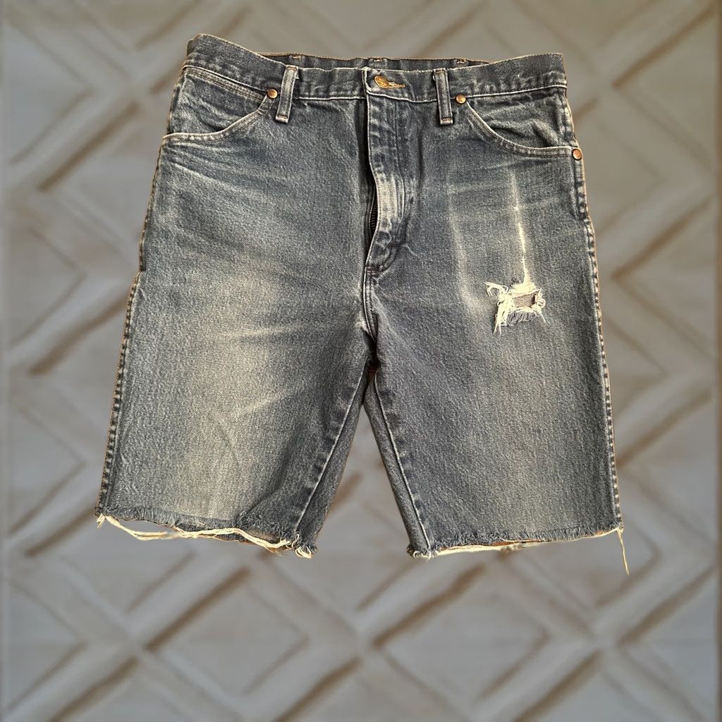 Wrangler Wrangler 936 Short Men’s 32x9 Cut Off Jeans Blue Straight 936PWD, Regular Inseam 9” Men’s Size US 32 / EU 48 - 1 Thumbnail