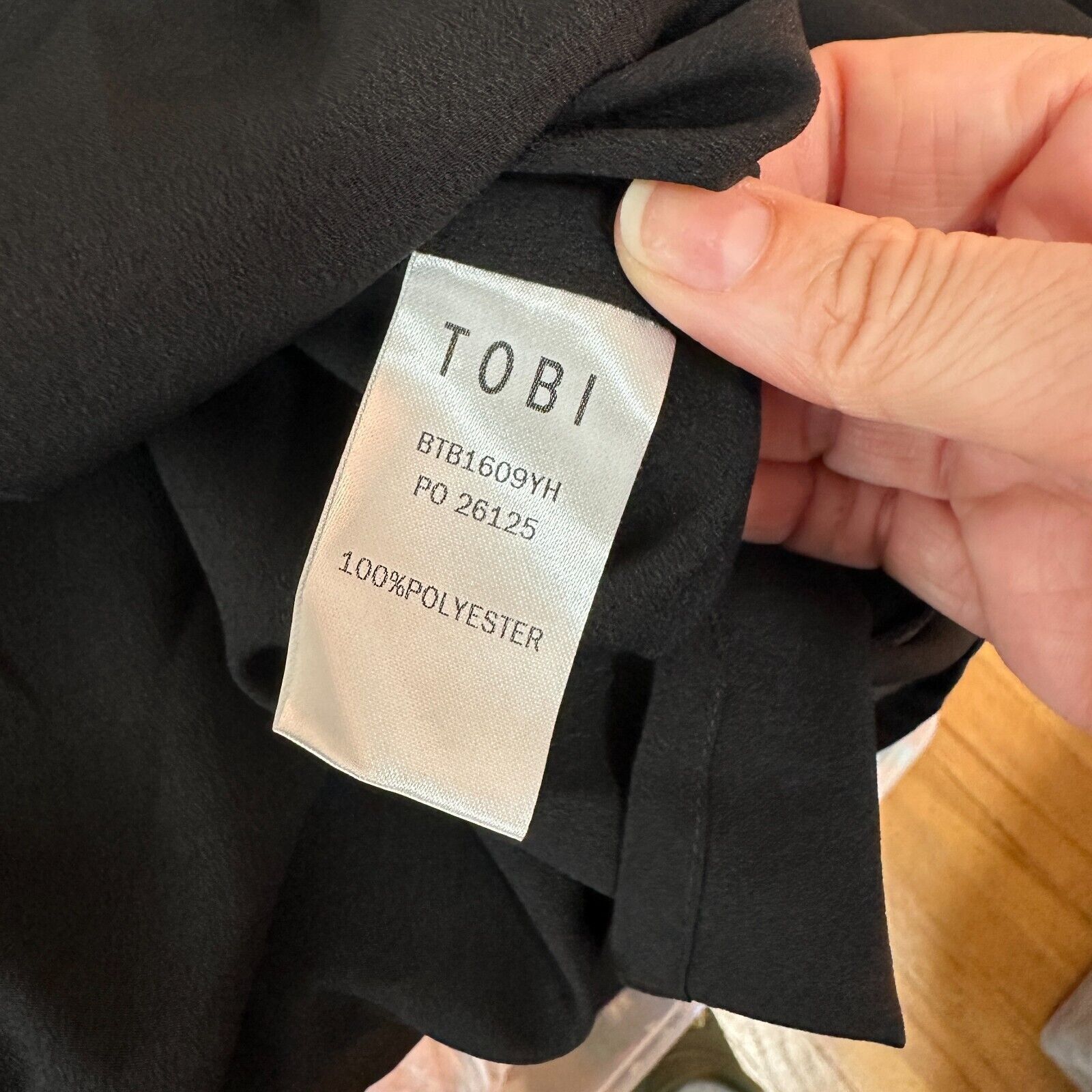 Other Tobi Black Cold Shoulder Long Sleeve V-Neck Keyhole Blouse M Size M / US 6-8 / IT 42-44 - 11 Thumbnail