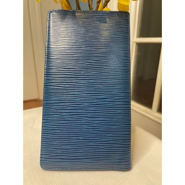 Louis Vuitton Louis Vuitton Epi Leather Passport/Credit Bifold Wallet Size ONE SIZE - 3 Thumbnail