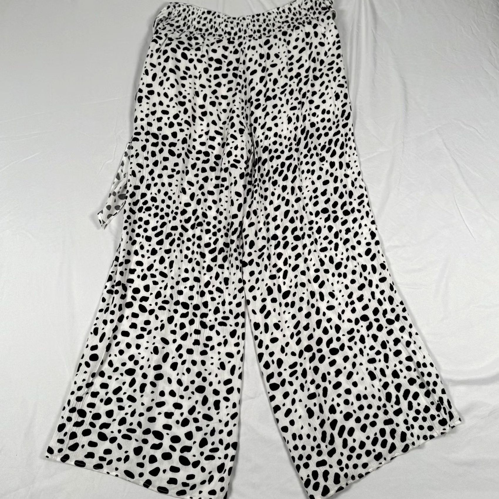 Vintage VINTAGE Boho Chic Pants Dalmatian Print Wide Leg Pull On Tie Waist Resort Vacation Women L Large White Dalmatian Animal Print Pants Womens Size 36" / US 14 / IT 50 - 4 Thumbnail
