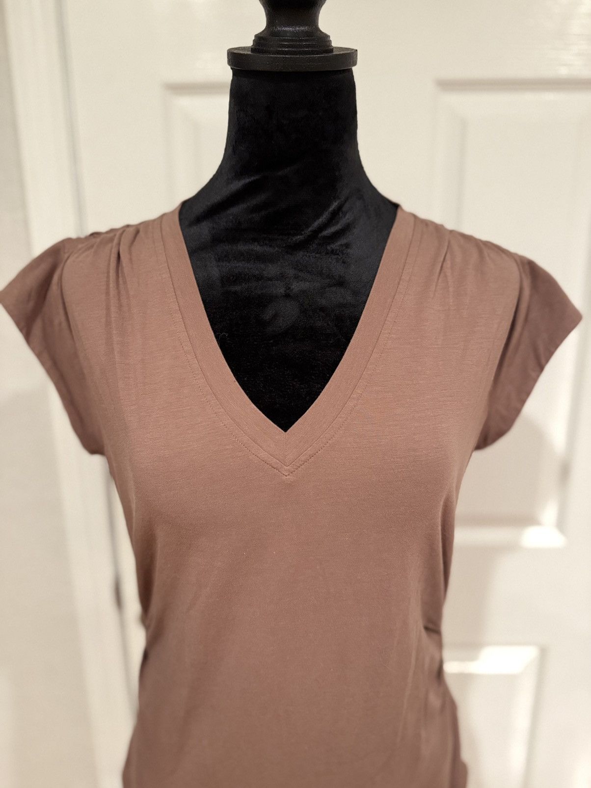 Athleta Athleta Brown V-Neck Cap Sleeve Tee - Size Small Petite Size XXS / US 00 / IT 34 - 2 Thumbnail