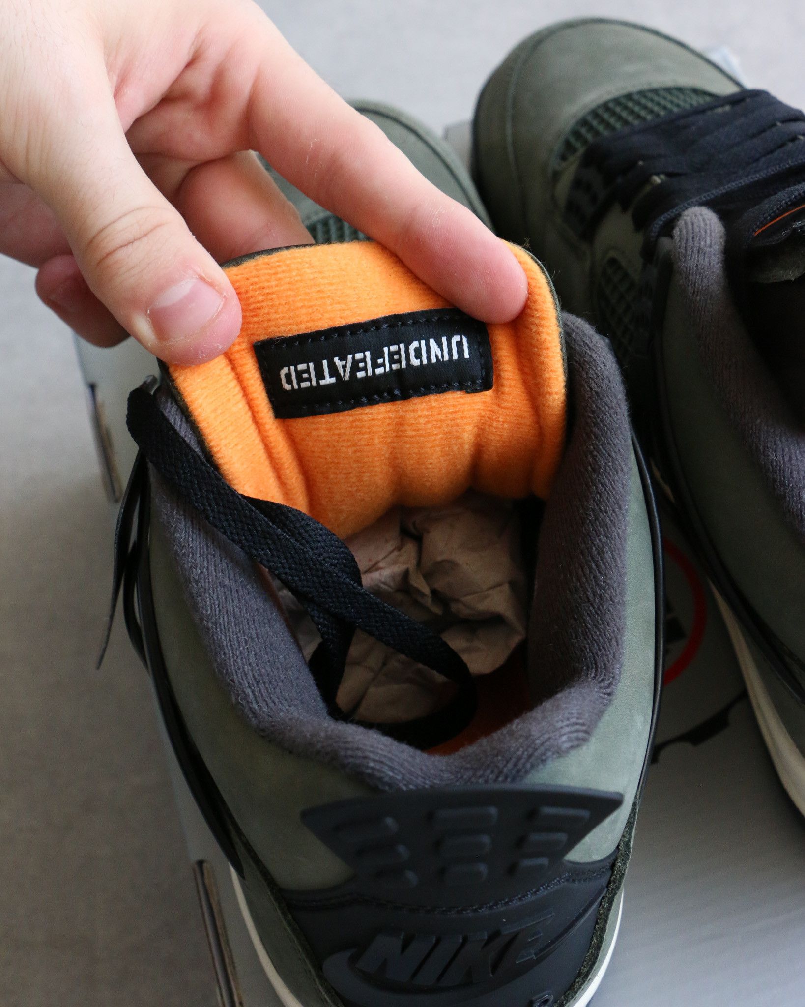 Jordan Brand × Undefeated Jordan 4 Retro OG Undefeated 2025 Size US 11 / EU 44 - 9 Thumbnail