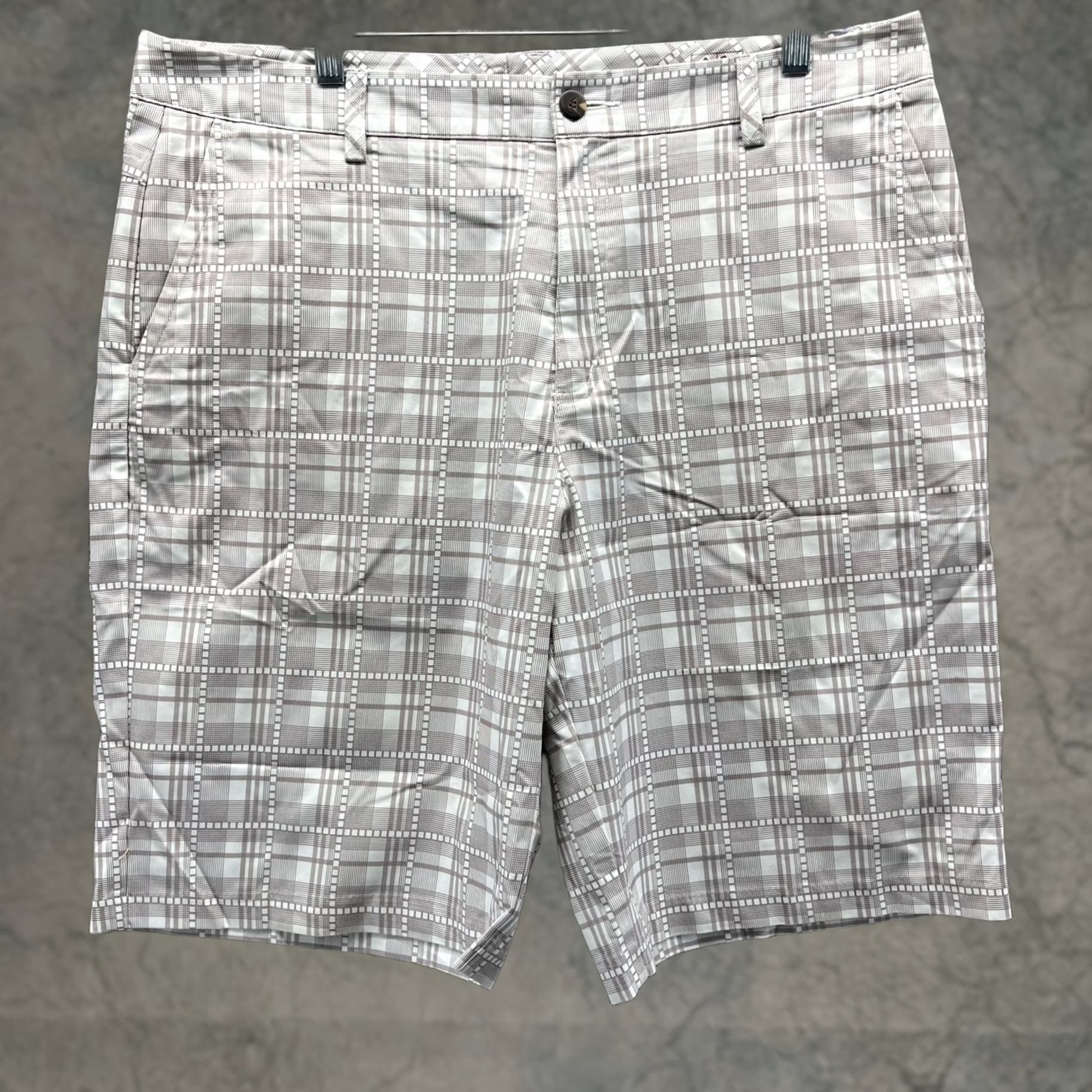 Adidas Adidas Shorts Mens 36 Gray Plaid Clima Golf Chino Microfiber Casual 11 Inseam Mens Prins? Size US 36 / EU 52 - 1 Thumbnail
