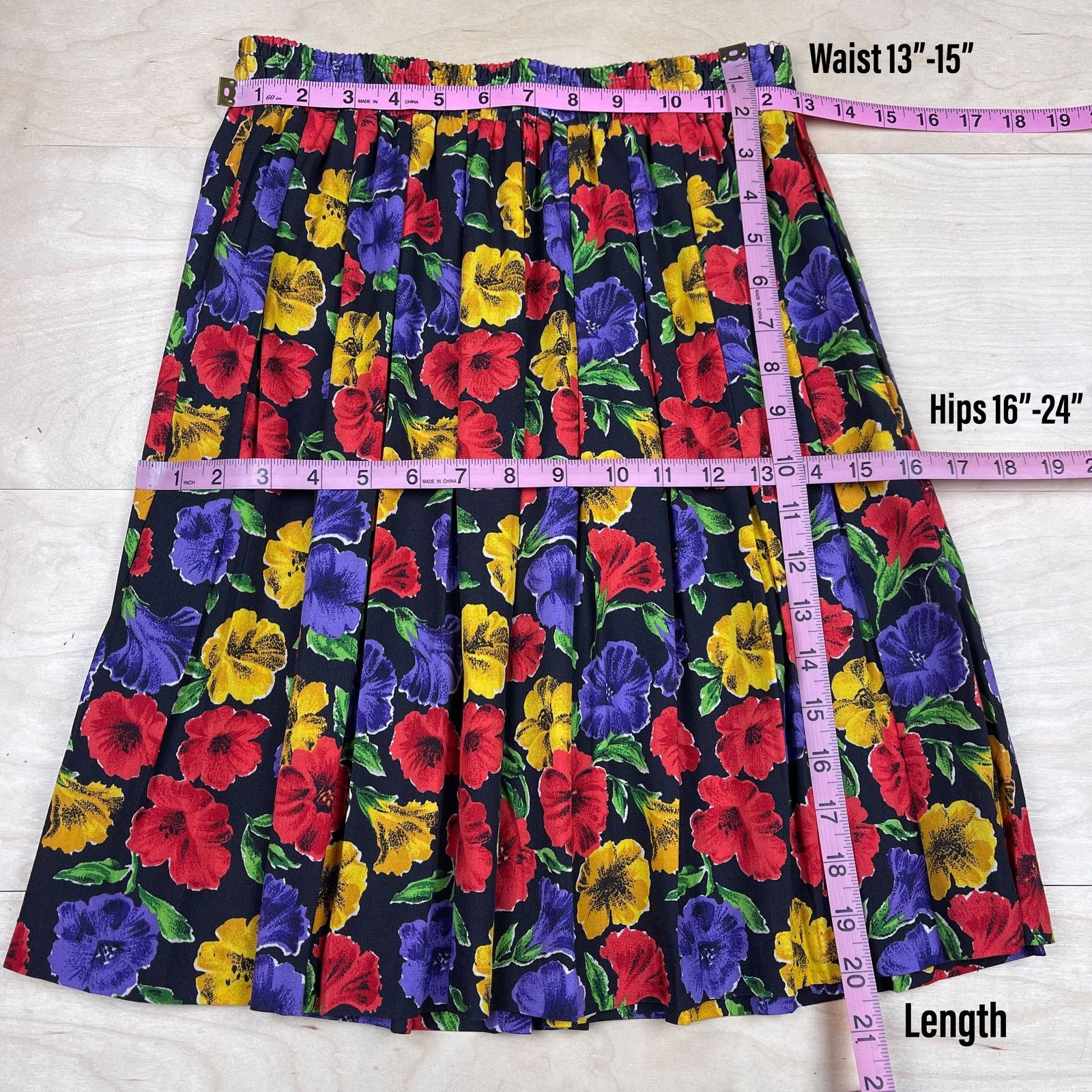 Vintage Vintage 1980s Black Petunia Print Pleated Mini Skirt Size 26" / US 2 / IT 38 - 5 Thumbnail