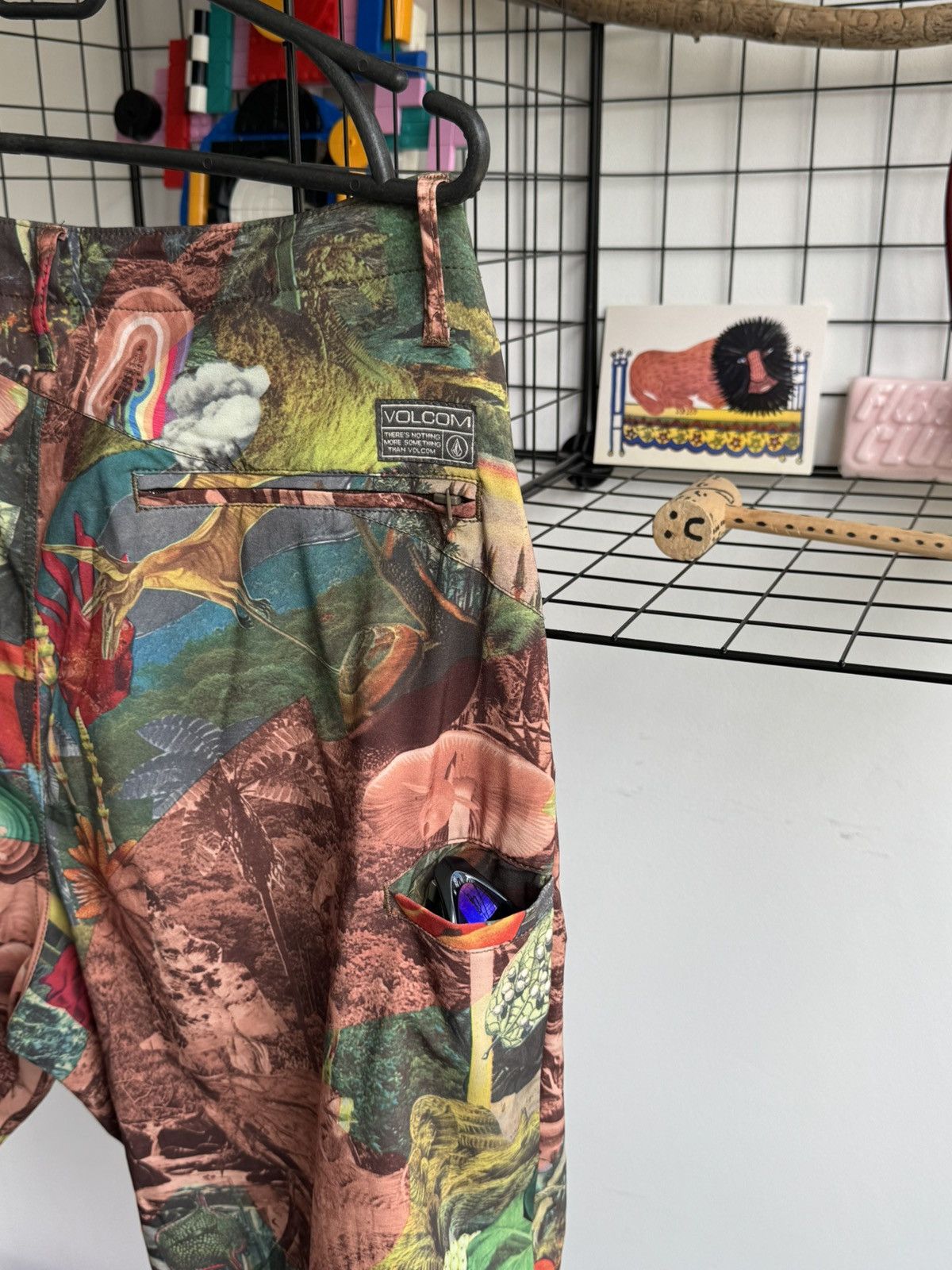 Volcom Volcom Mushrooms Trip Shorts Size US 34 / EU 50 - 9 Thumbnail
