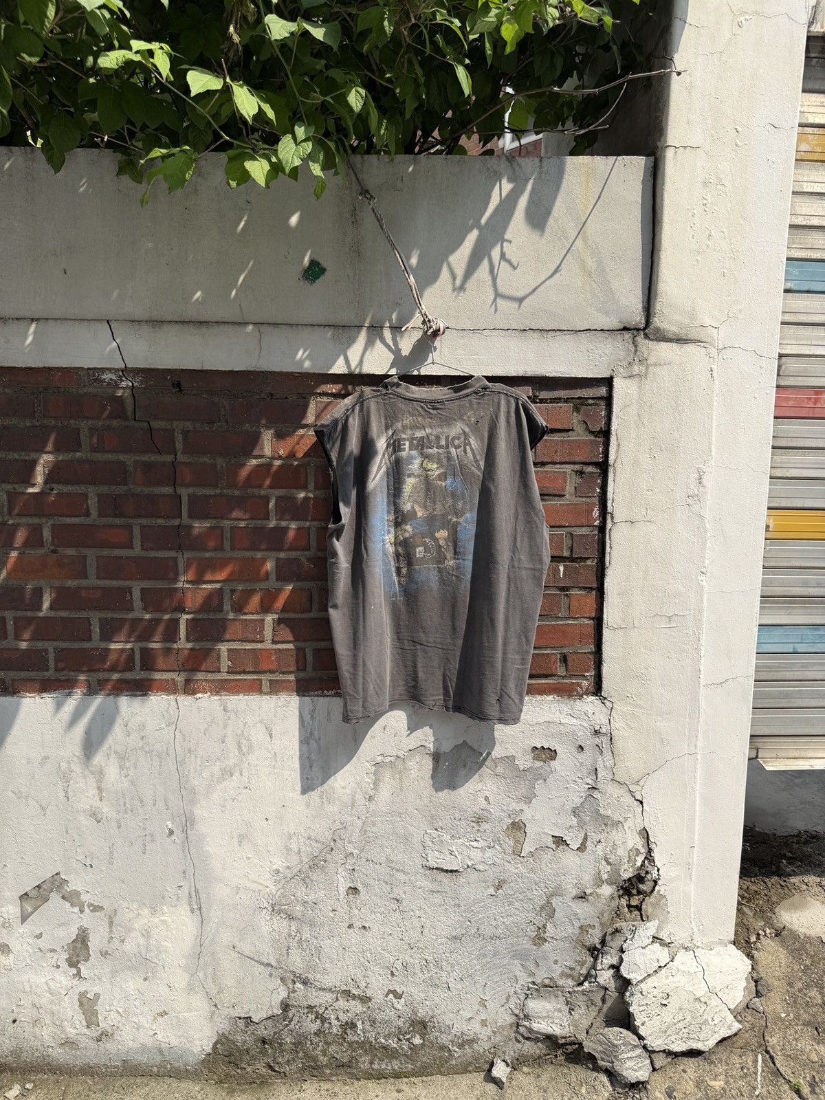 Band Tees × Metallica × Vintage 80s Metallica Electric Chair thrashed Tank top Size US XL / EU 56 / 4 - 7 Thumbnail