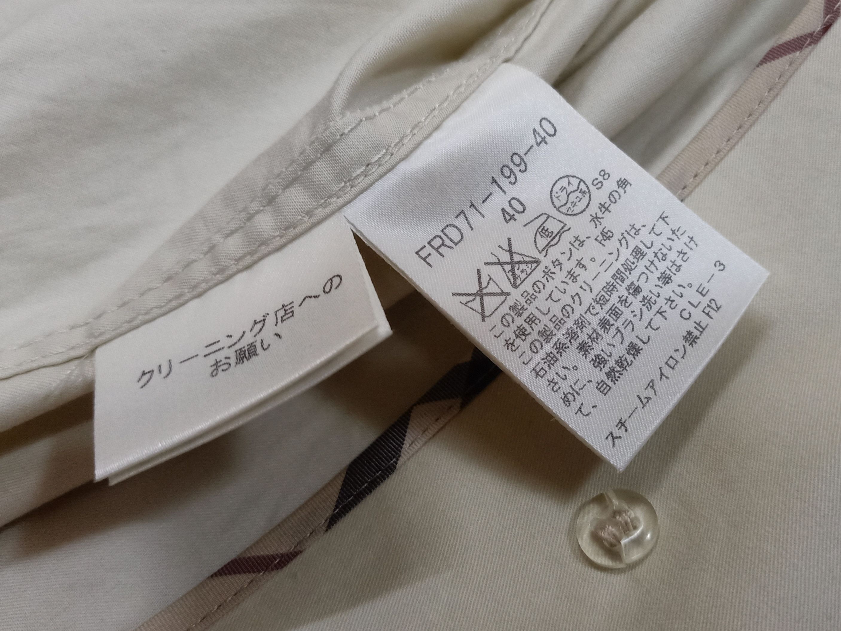 Burberry BURBERRY LONDON Beige Color Button Long Coats Parka Size US S / EU 44-46 / 1 - 10 Thumbnail