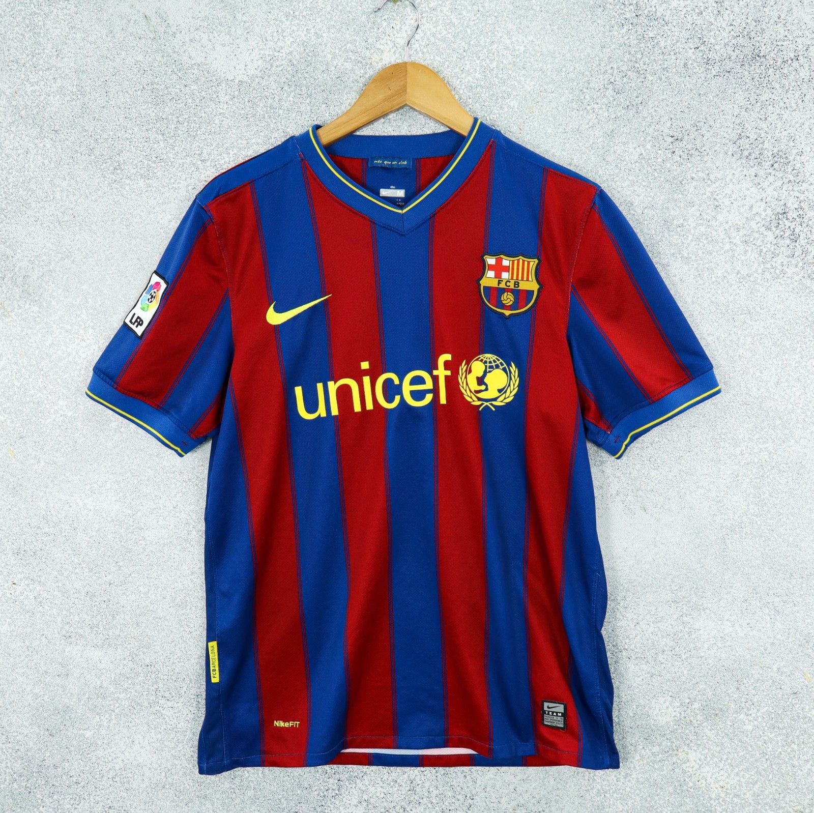Nike 2010-11 Barcelona Home Xavi #6 *MINT* S (382354-486) | Grailed