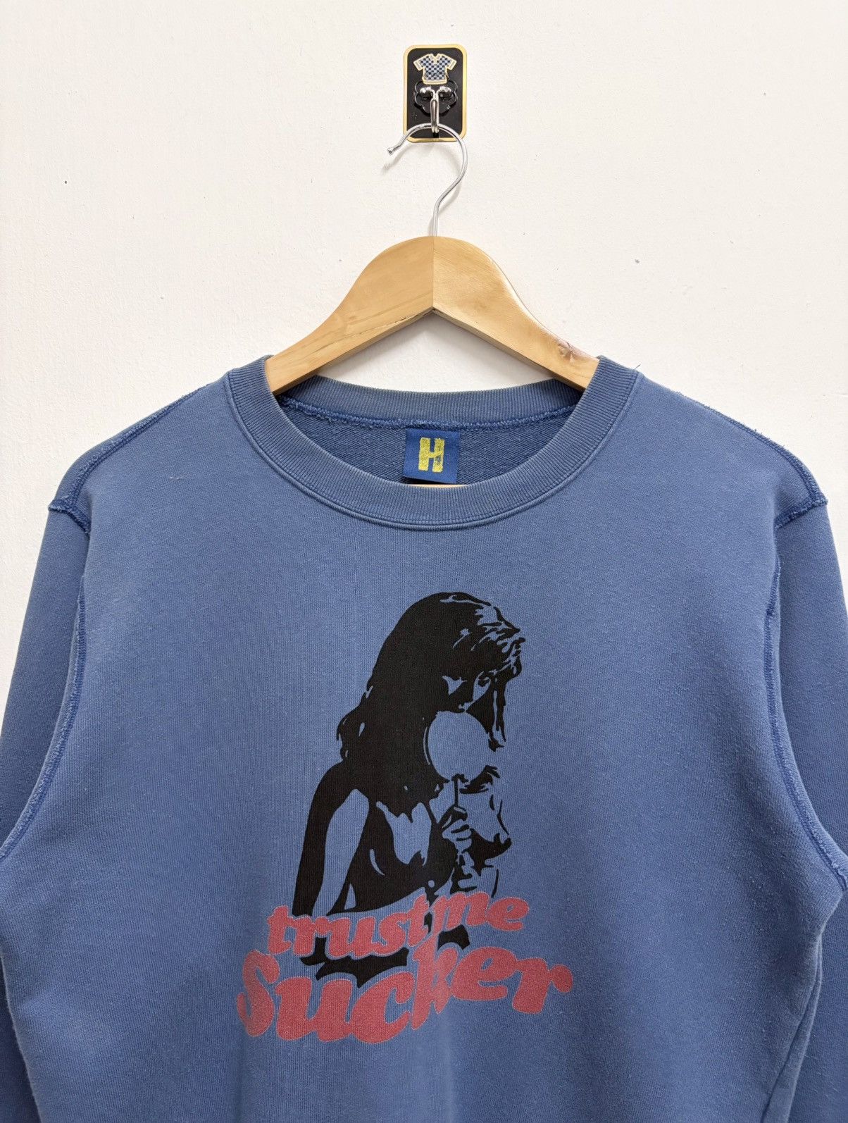 Hysteric Glamour Vtg 90's Hysteric Glamour " Trust me Sucker " Blue Crewneck Size M / US 6-8 / IT 42-44 - 3 Thumbnail