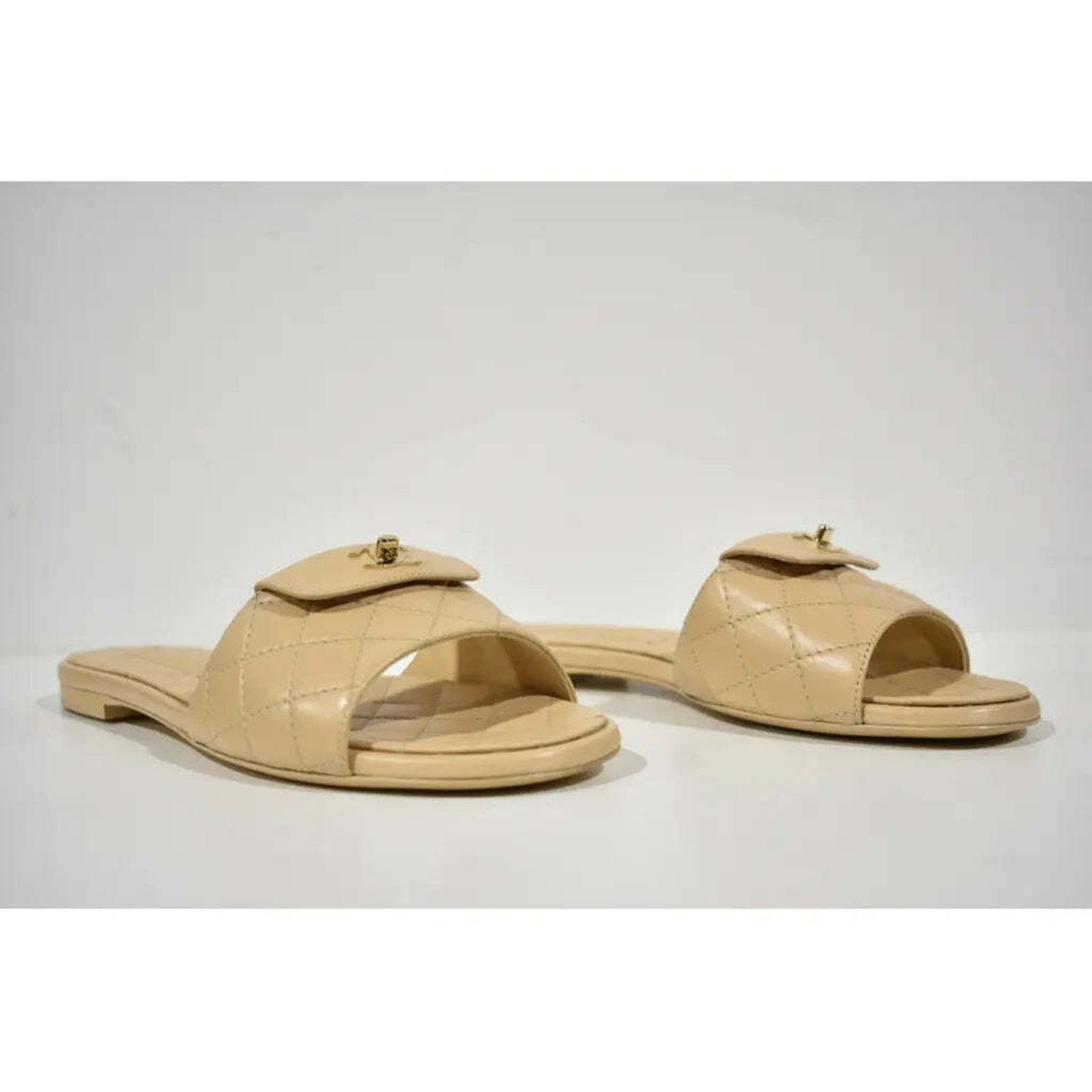 Chanel Chanel REV Beige Turnlock Quilted Gold CC Logo Mules Slide Size US 9 / IT 39 - 4 Thumbnail
