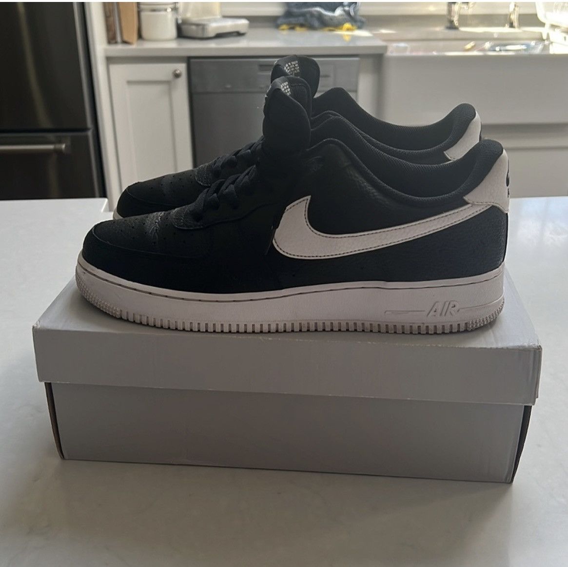 Nike Nike Air Force 1 Low '07 Black White Pebbled Leather Size US 11.5 / EU 44-45 - 3 Thumbnail