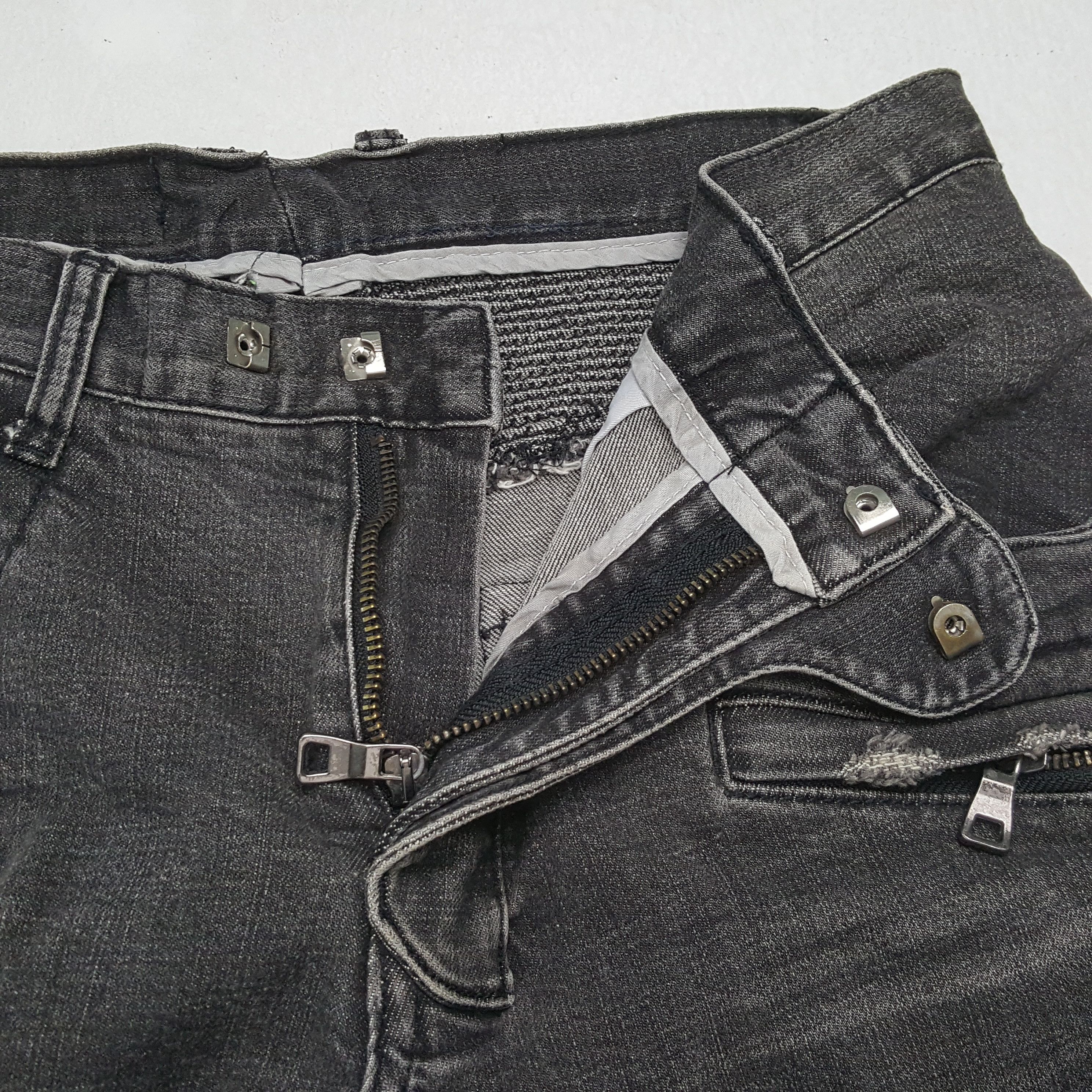Vintage Vintage BALMAIN Italian Fashion Brand Distressed Jeans Size US 31 - 12 Thumbnail