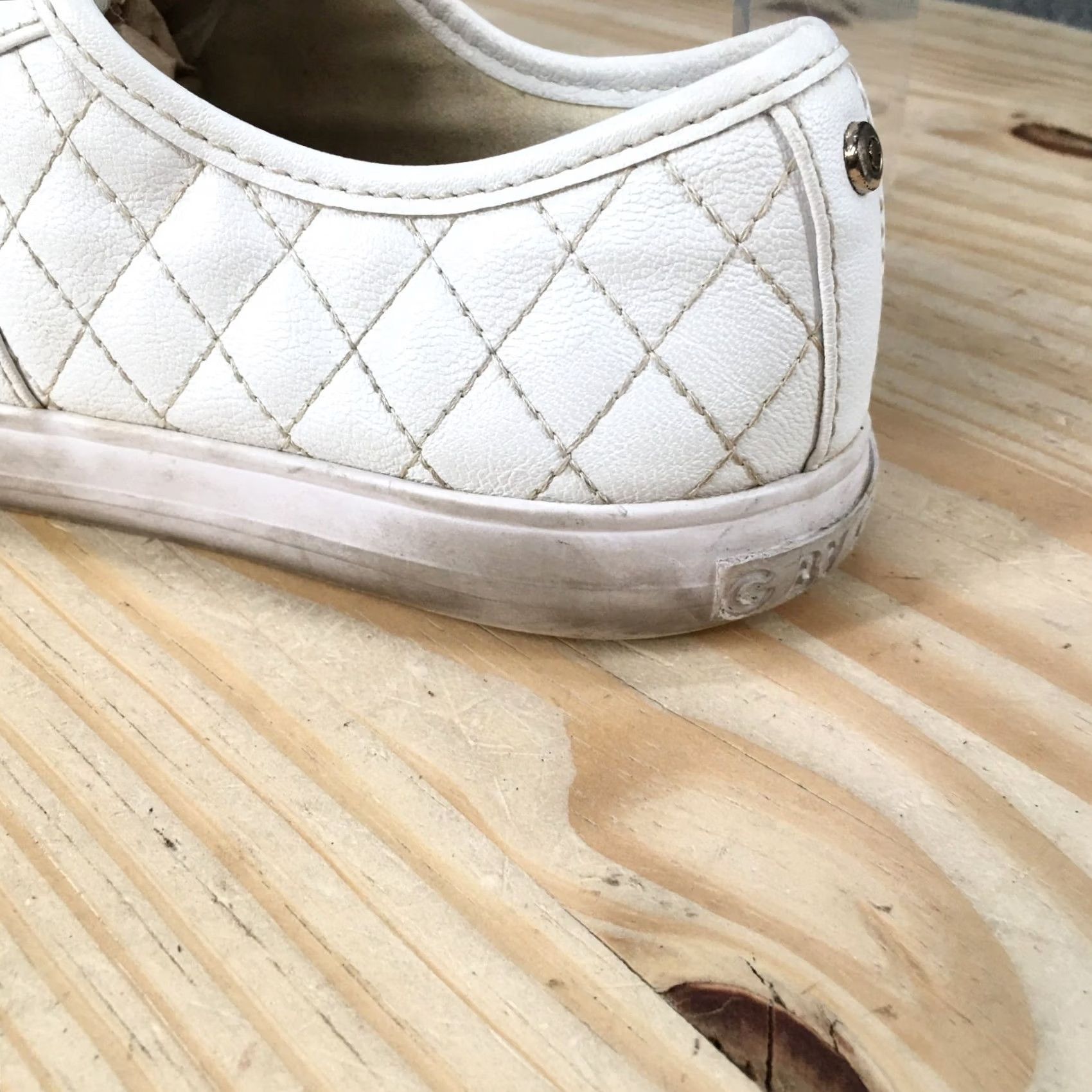 Guess G by GUESS Adie Quilted Low Top Sneakers Womens 7.5 M White Faux Leather Sneaker Shoes Casual Size M / US 6-8 / IT 42-44 - 4 Thumbnail