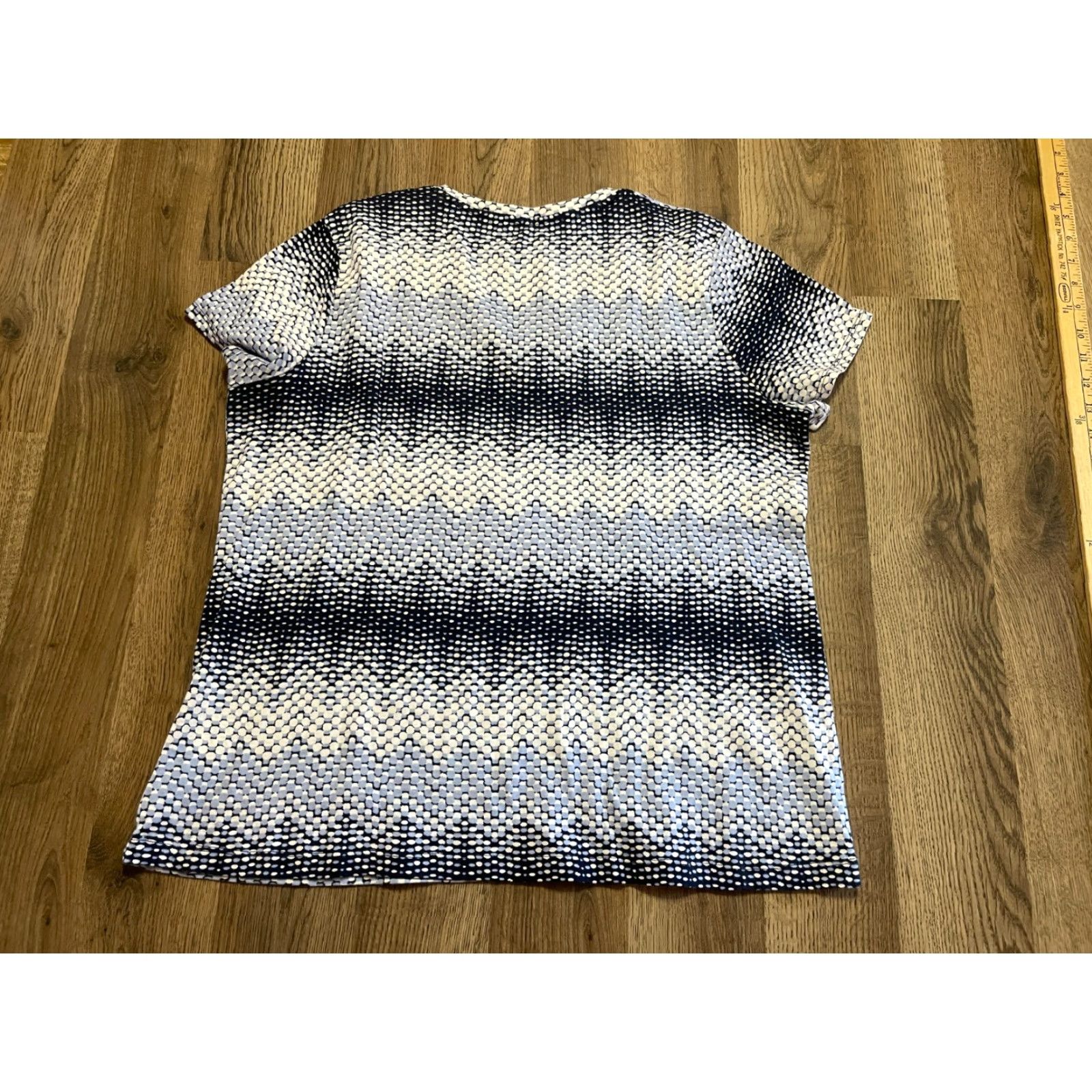 Croft & Barrow Croft & Barrow Shirt Women's XL Blue White Classic Tee V-neck Allover Print Size XL / US 12-14 / IT 48-50 - 2 Thumbnail