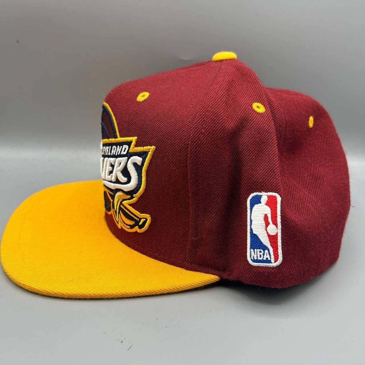 Mitchell & Ness Cleveland Cavaliers Cavs Hat Men Red Yellow Snap Back Cap Size ONE SIZE - 5 Thumbnail
