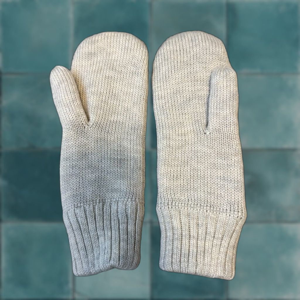 Aritzia Aritzia Sunday Best Mittens Grey Knit Fleece Lined One Size Womens Gray Mittens Size ONE SIZE - 1 Thumbnail
