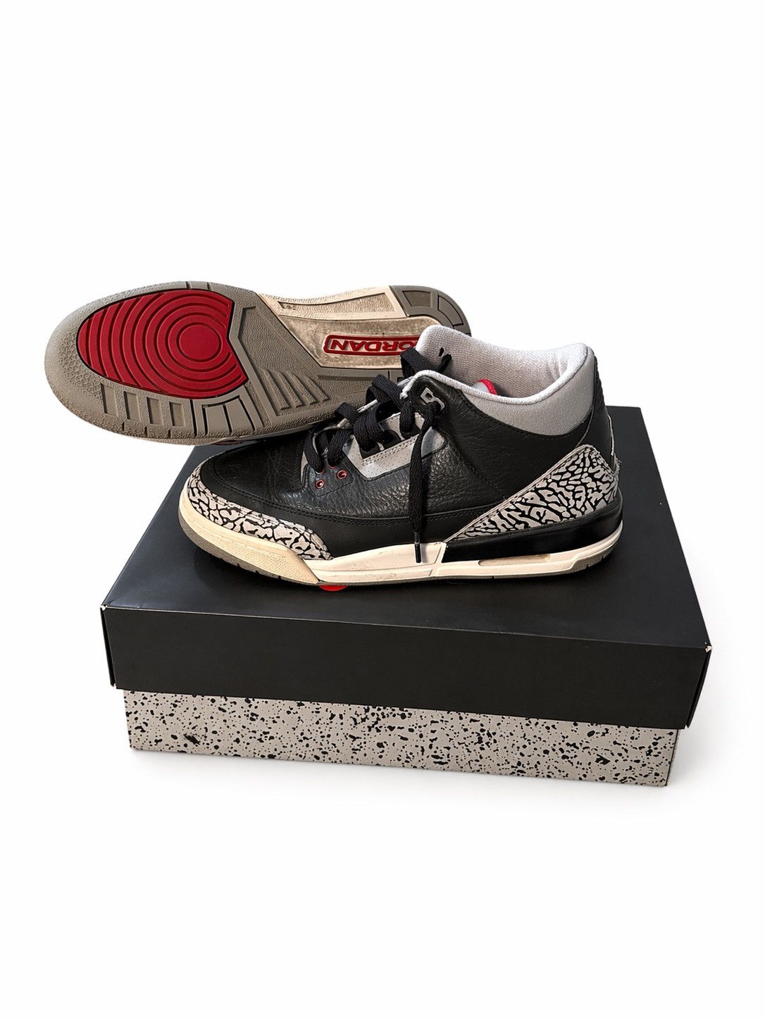 Jordan Brand Jordan 3 Retro Black Cement (2018) (GS) Size US 7 / IT 37 - 4 Thumbnail