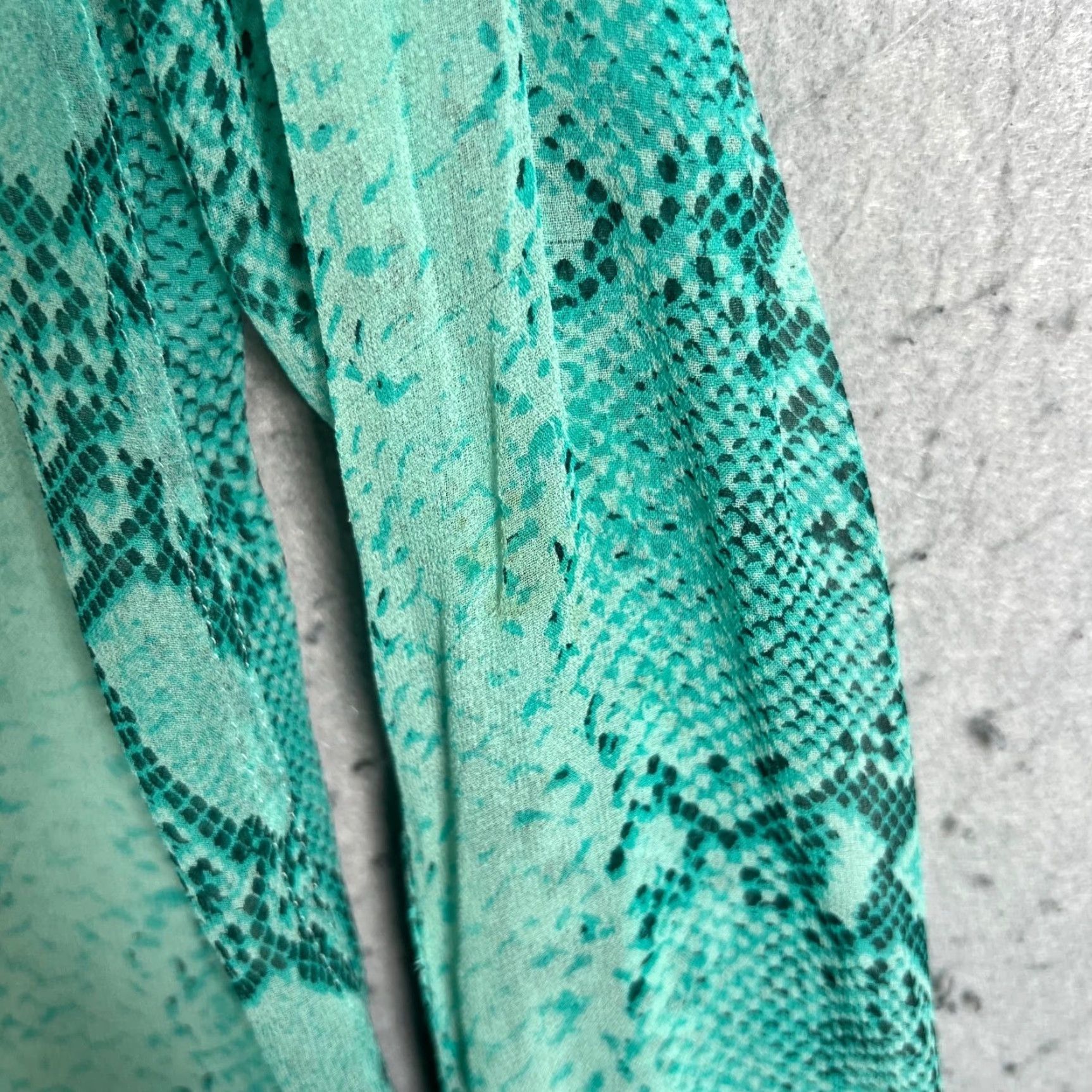 Equipment Equipment Femme Womens Small Green Snake Print Button-Down Sheer Blouse Size S / US 4 / IT 40 - 7 Thumbnail