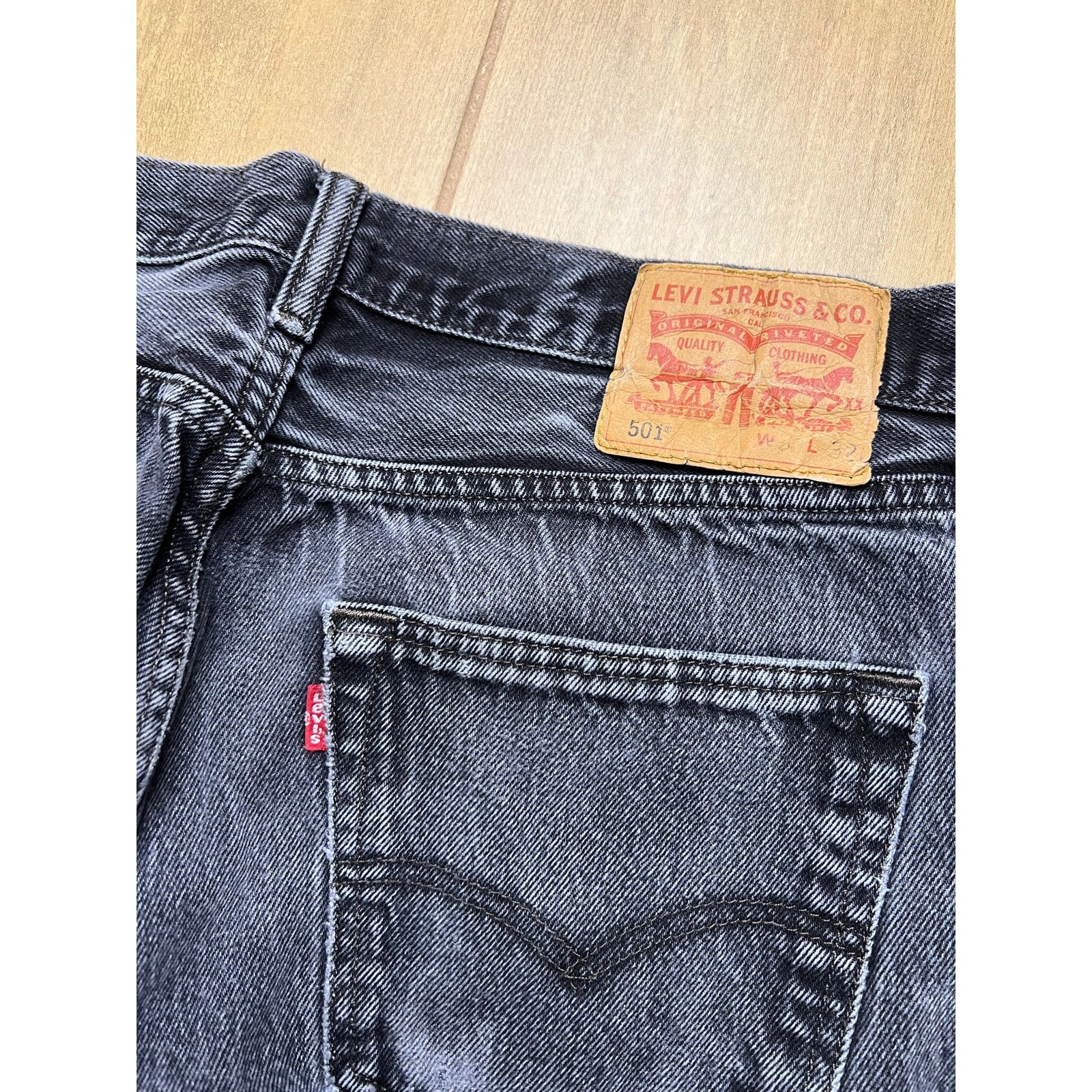 Levi's Levi’s 501 Jeans Mens Actual Sz 32x29 Black Gray Button Fly Size US 34 / EU 50 - 11 Thumbnail