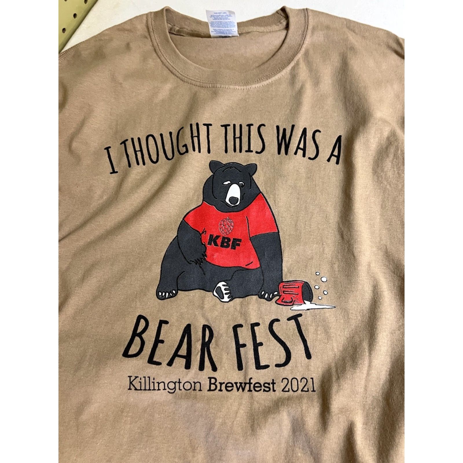 Port & Company Port & Company T-Shirt Brown 2021 Killington VT Brewfest Brown Bear Short Sleeve L Men Crew Neck Regular Vintage No (Animals) Size US L / EU 52-54 / 3 - 3 Thumbnail