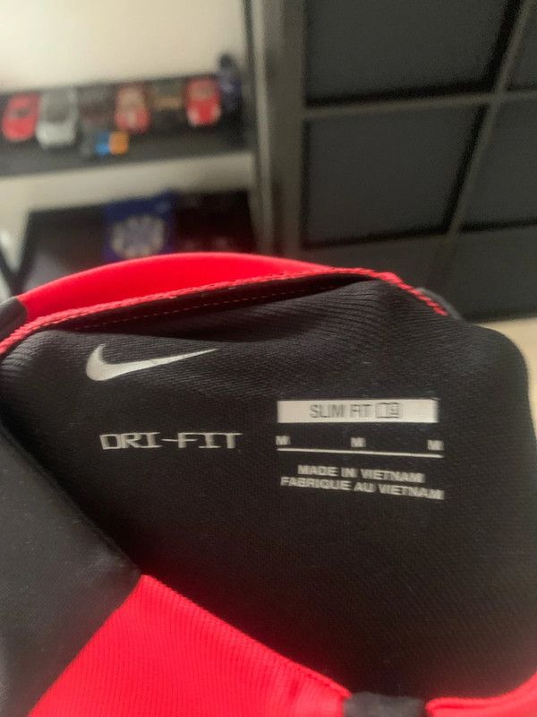Other Liverpool Training Kit – Excellent Condition!. Size US M / EU 48-50 / 2 - 2 Thumbnail
