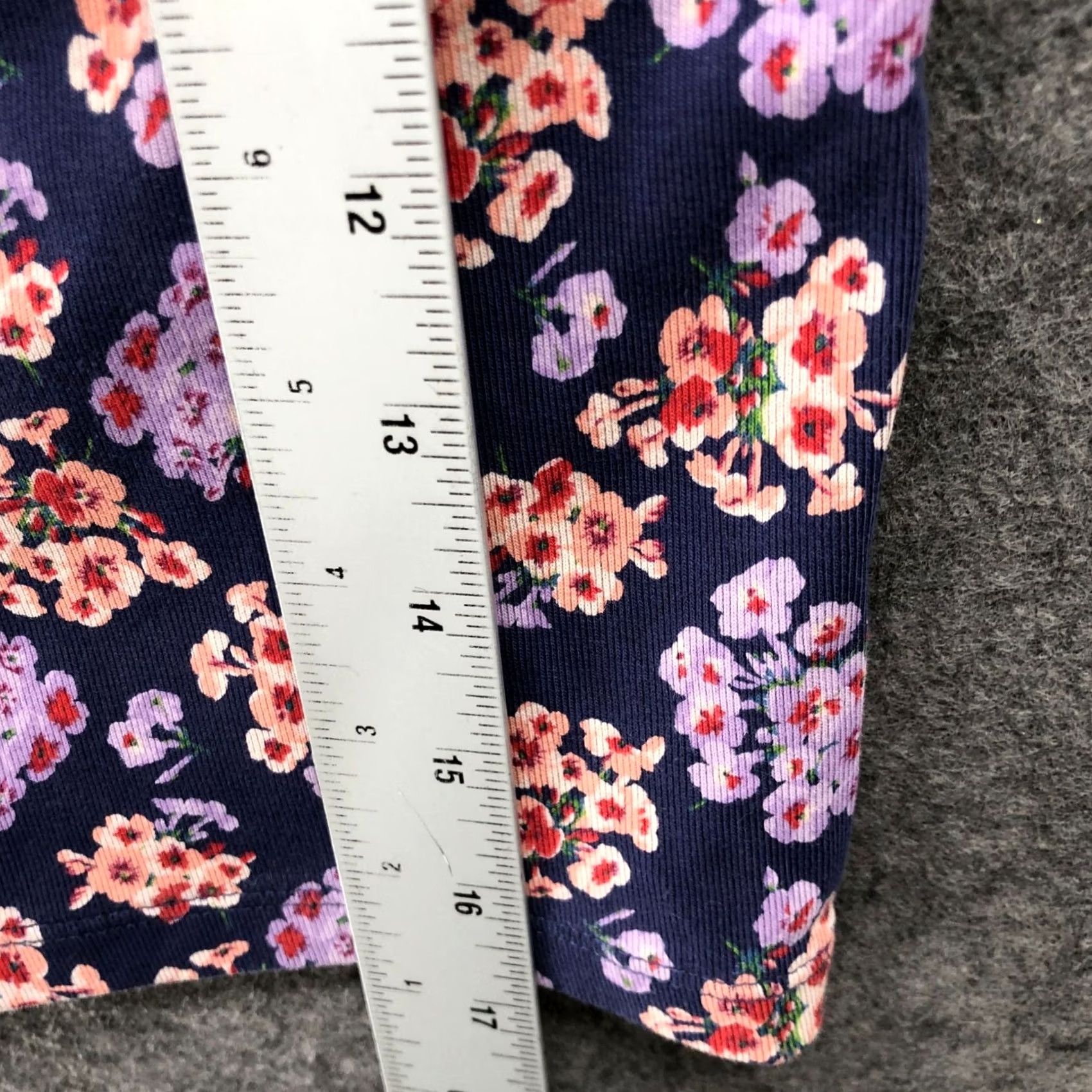 Uniqlo Uniqlo T-Shirt Womens M Cropped Short Sleeve Floral Scoop Neck Navy Slim Casual Shirt Size M / US 6-8 / IT 42-44 - 6 Thumbnail
