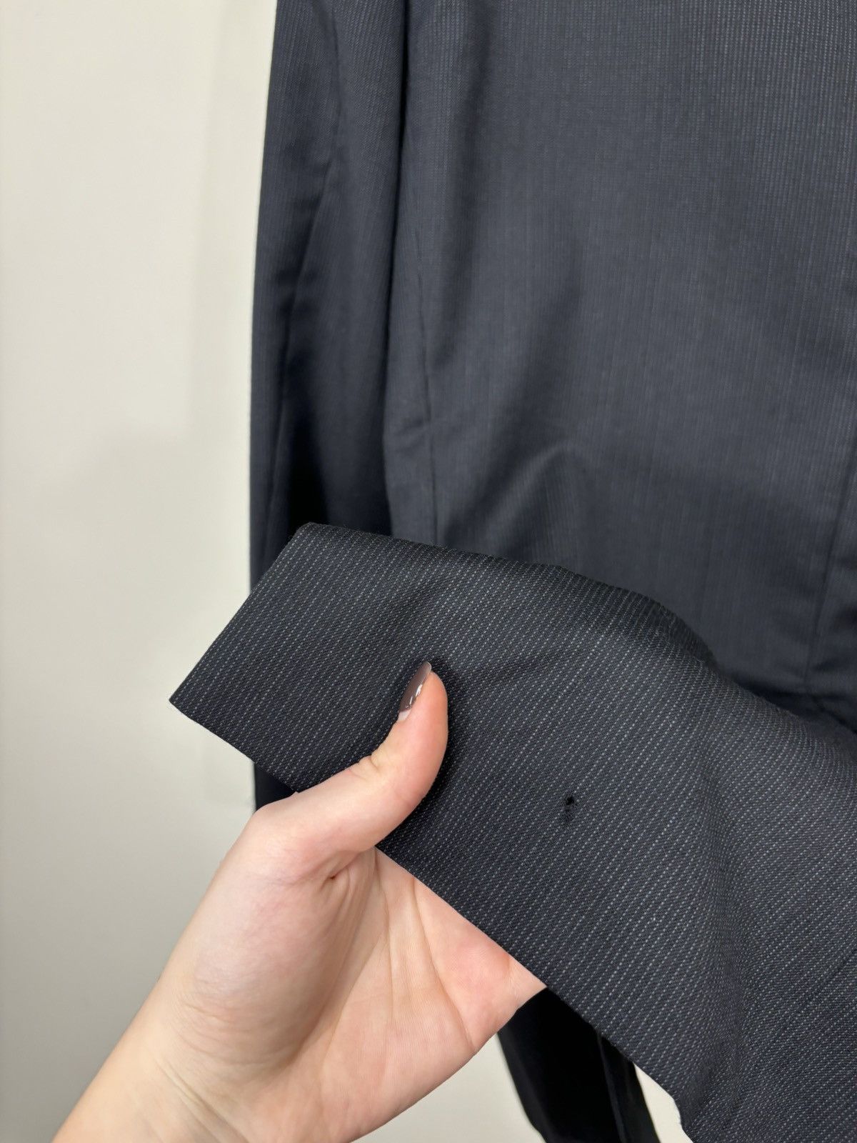 Hugo Boss Hugo Boss 3-Piece Men’s Luxury Classic Formal Wool Suit Size 44R - 19 Thumbnail