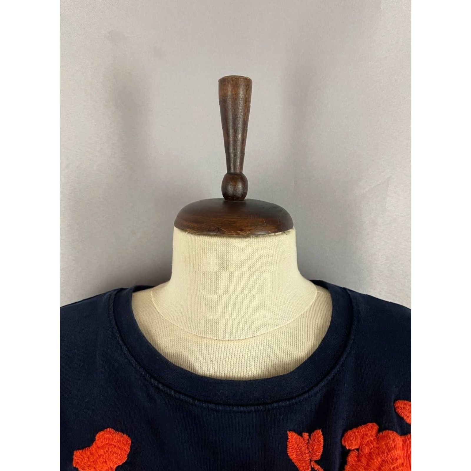 J.Crew J.Crew Sweatshirt Woman L Navy Blue Floral Embroidered Fleece Crew Neck Pullover Size L / US 10 / IT 46 - 4 Thumbnail
