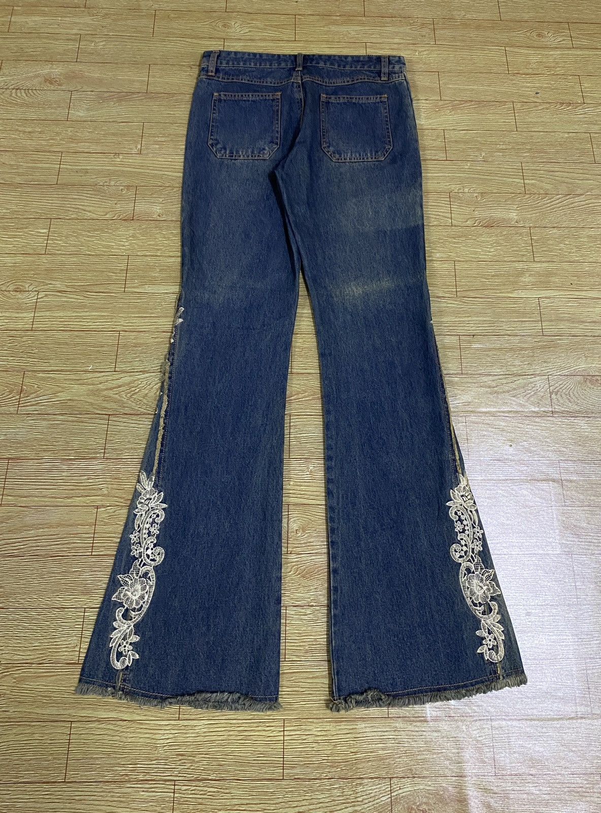 Le Grande Bleu (L.G.B.) Very Rare Vintage Brand Jouer Aux Eshecs Flared Jeans 1990s Size US 28 / EU 44 - 2 Thumbnail